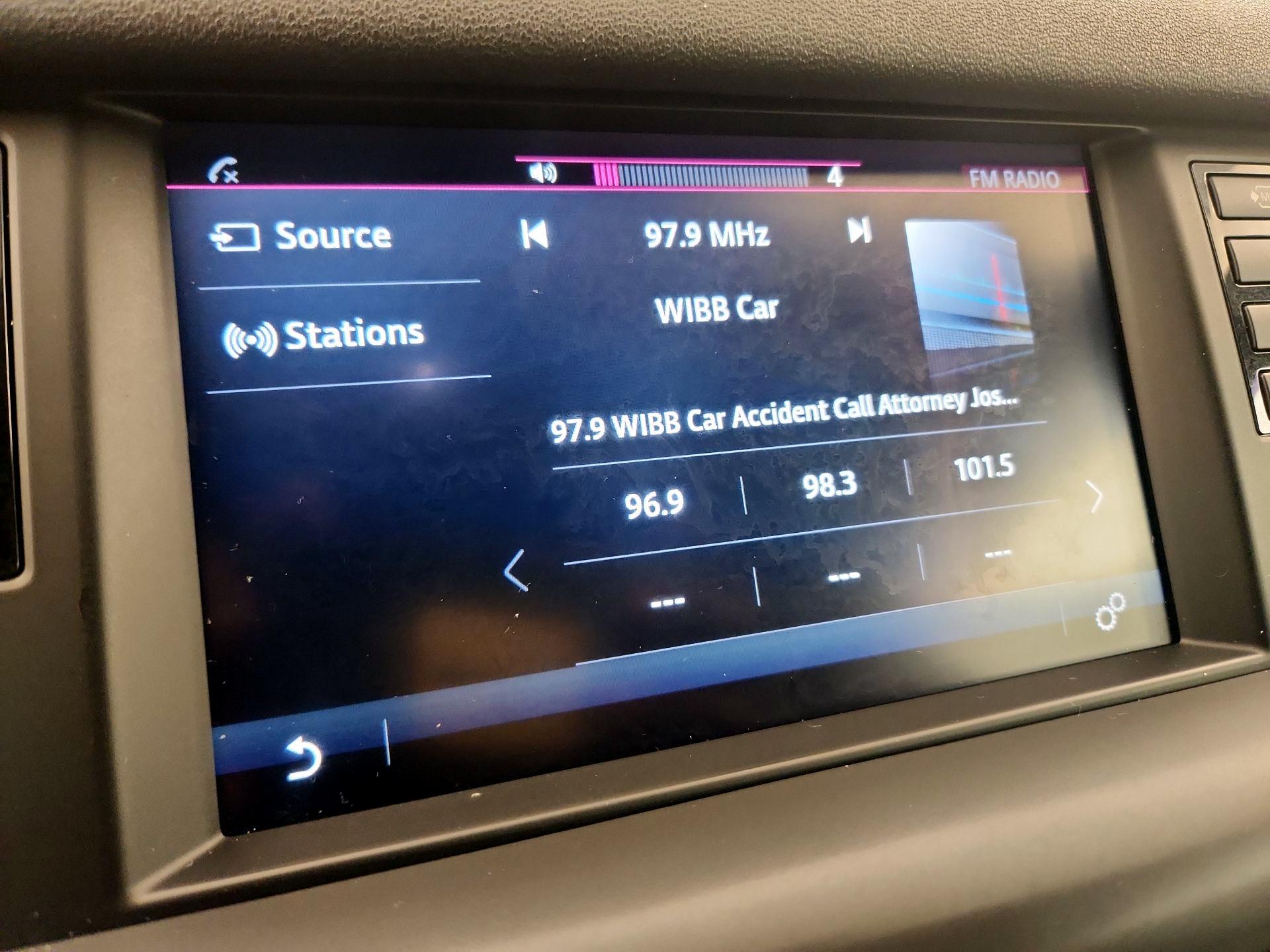 Thumbnail: 2018 Land Rover Discovery Sport - 16