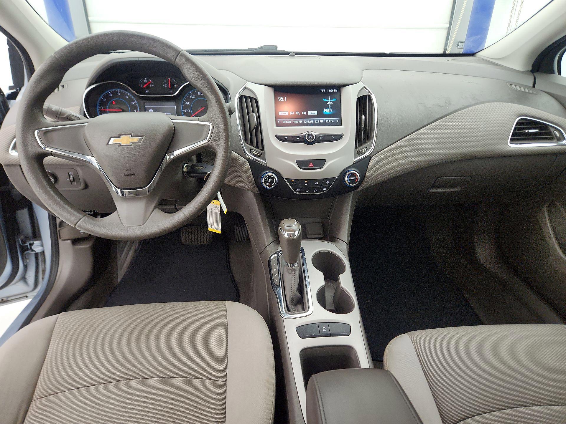 Thumbnail: 2017 Chevrolet Cruze - 9