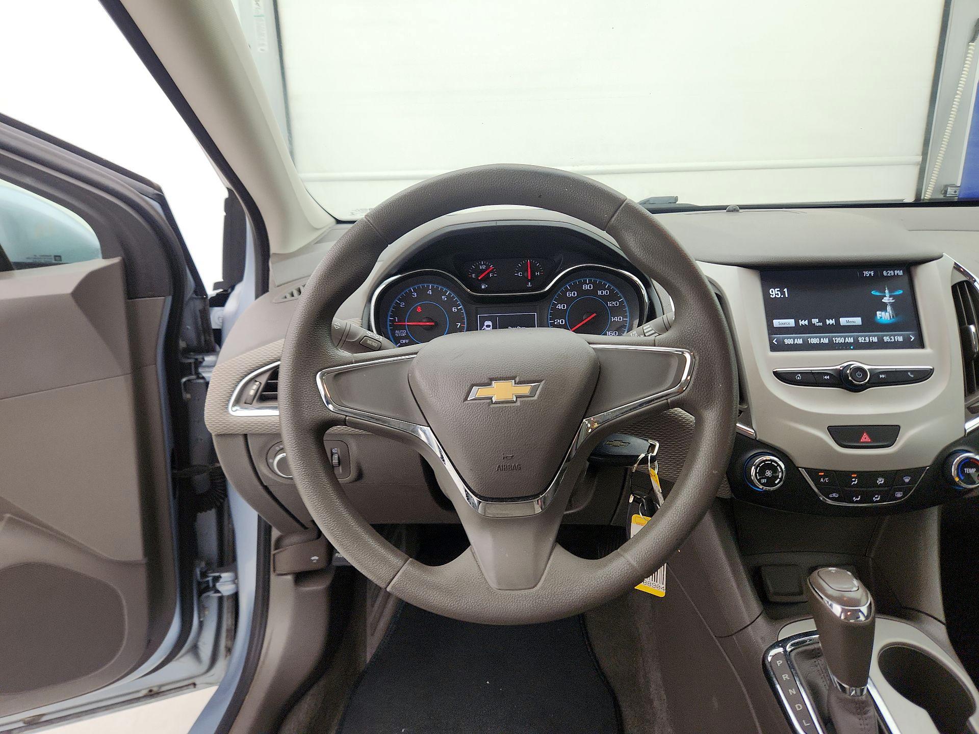 Thumbnail: 2017 Chevrolet Cruze - 10