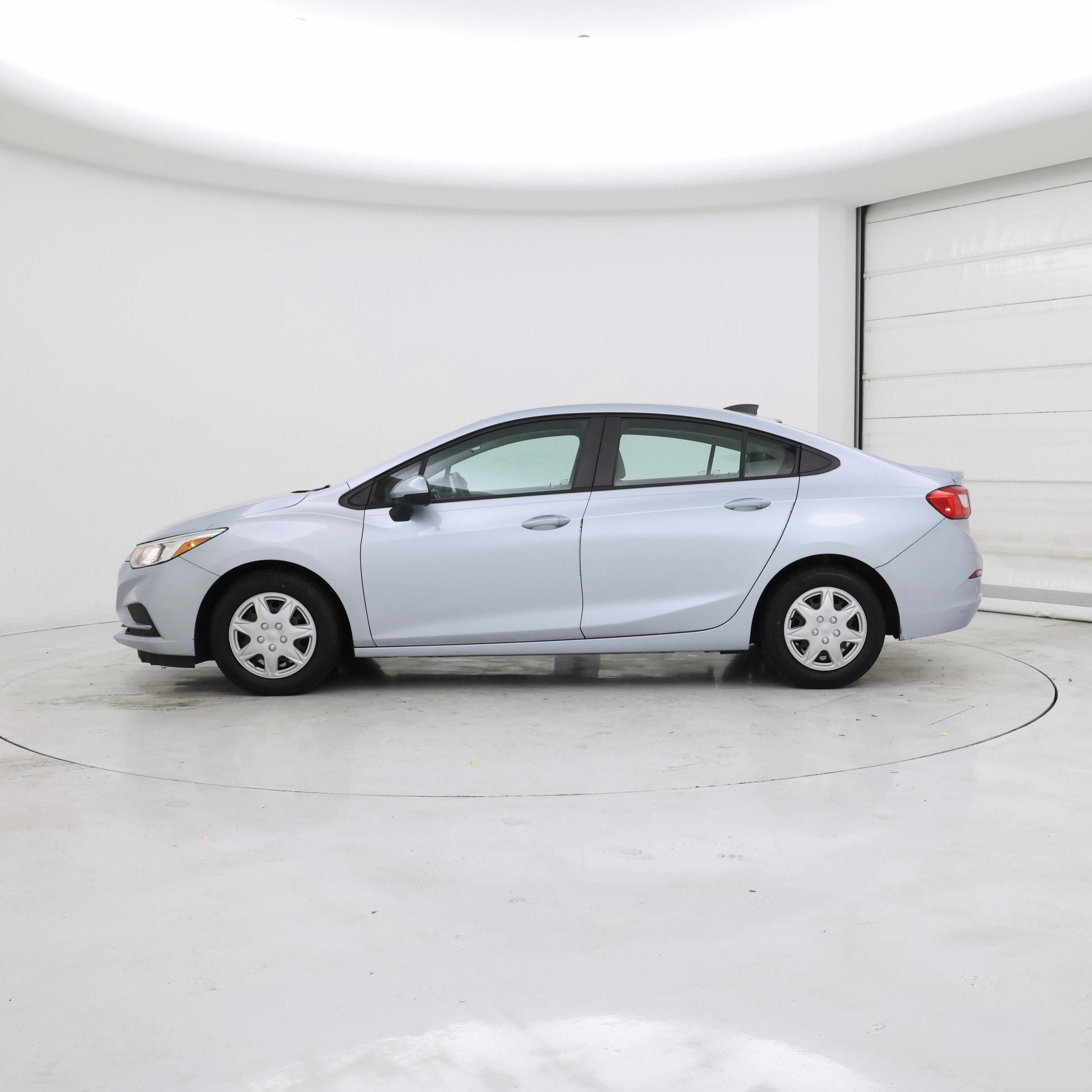 Thumbnail: 2017 Chevrolet Cruze - 3