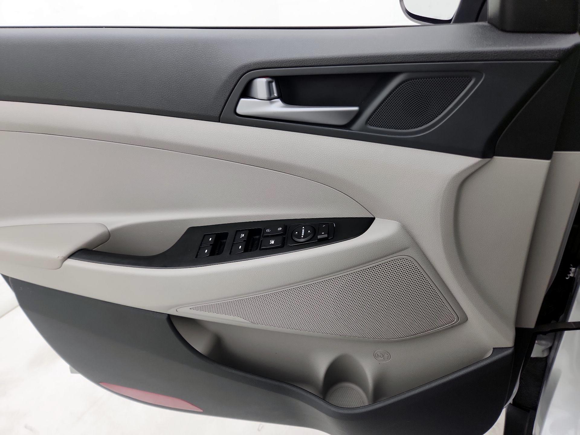 Thumbnail: 2017 Hyundai Tucson - 12
