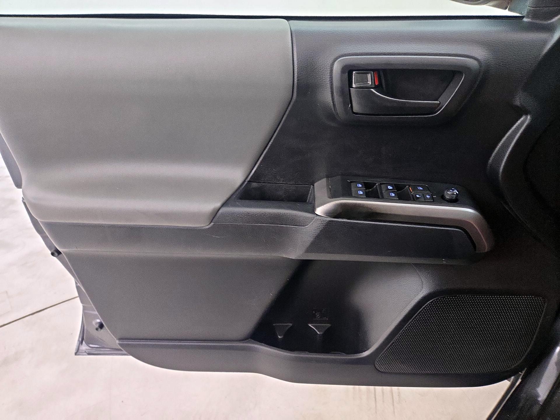Thumbnail: 2020 Toyota Tacoma - 12