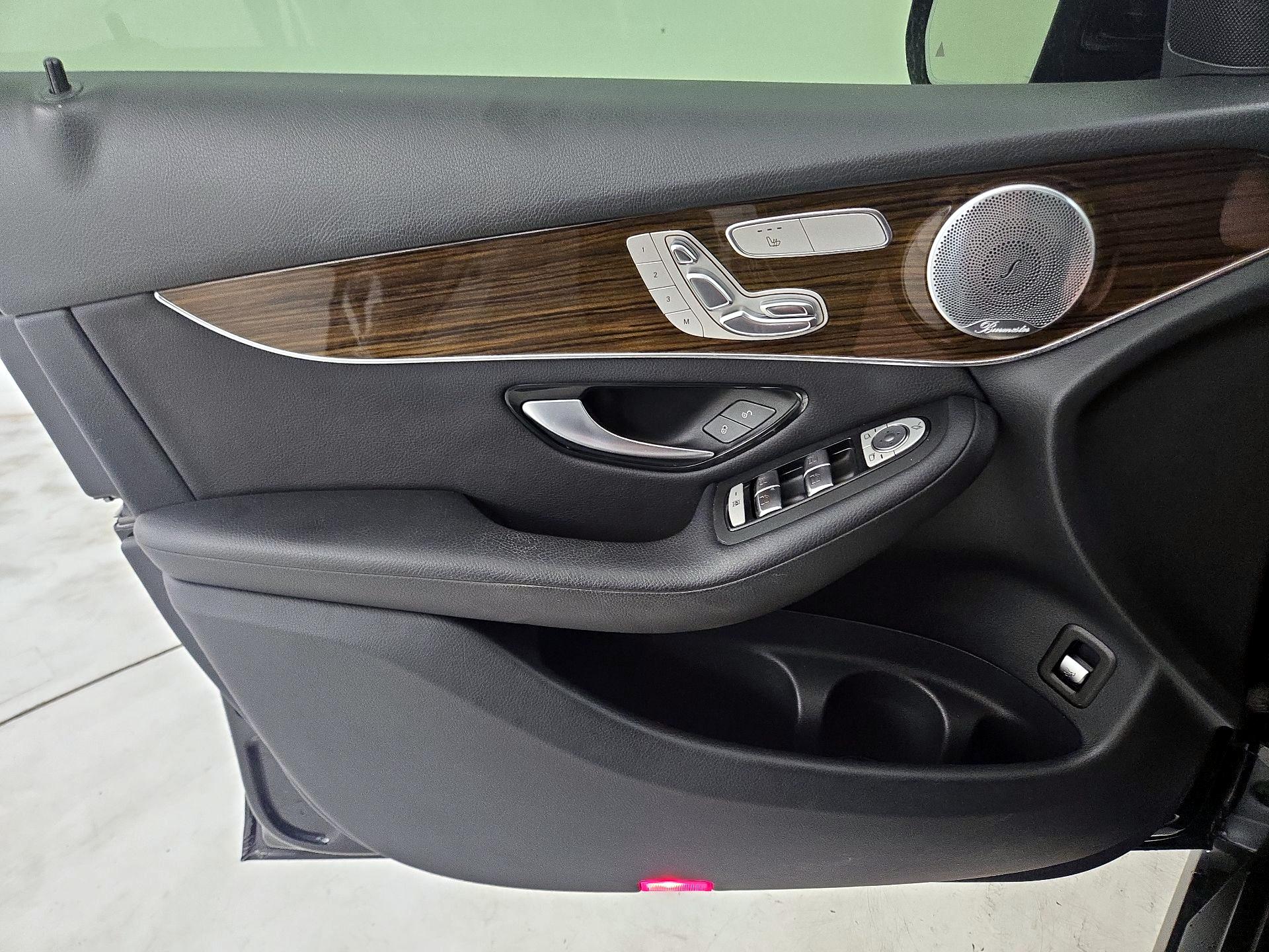 Thumbnail: 2019 Mercedes-Benz GLC - 12