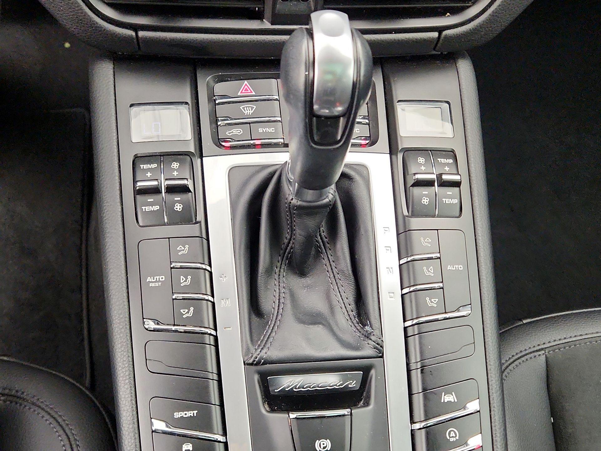 Thumbnail: 2021 Porsche Macan - 18