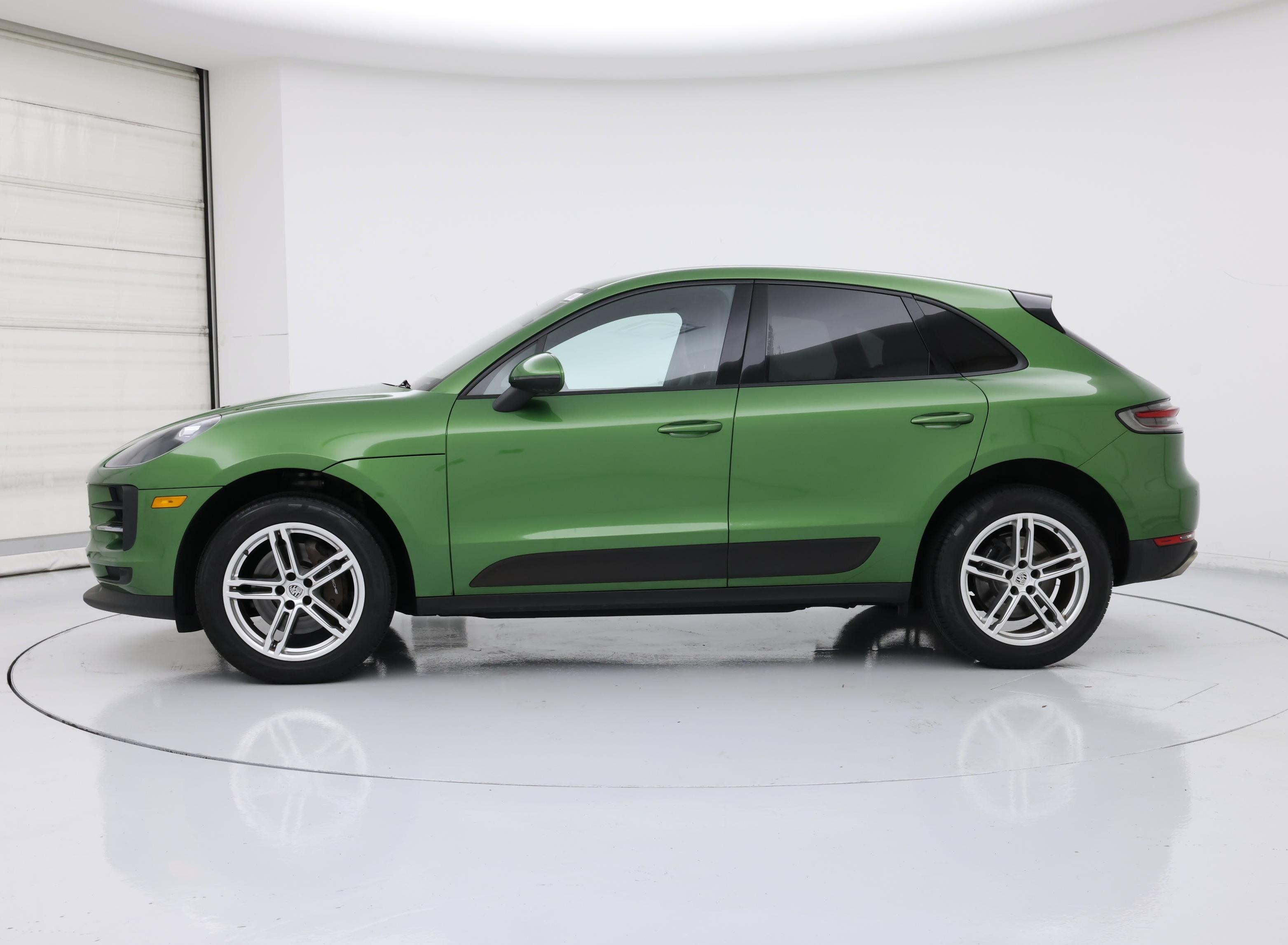 Thumbnail: 2021 Porsche Macan - 3