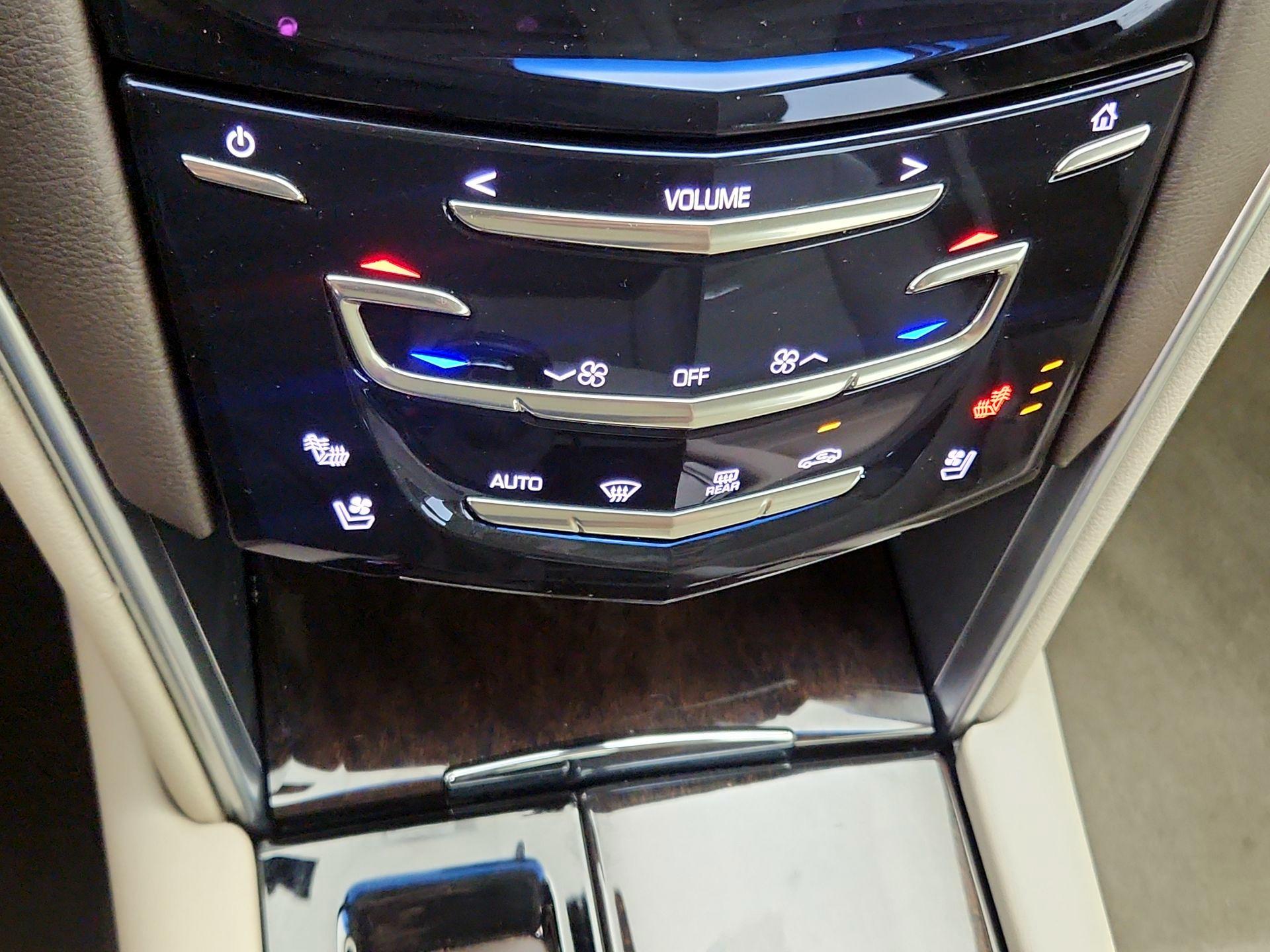 Thumbnail: 2015 Cadillac XTS - 16