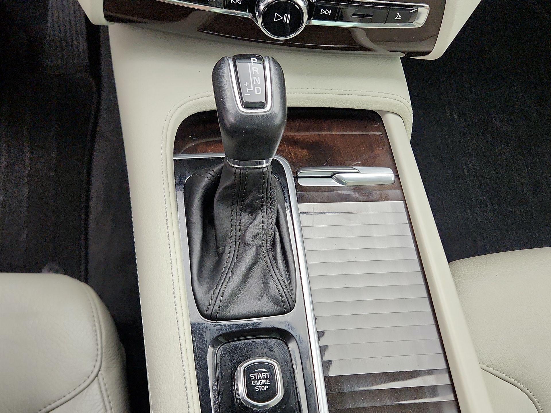 Thumbnail: 2019 Volvo XC90 - 17