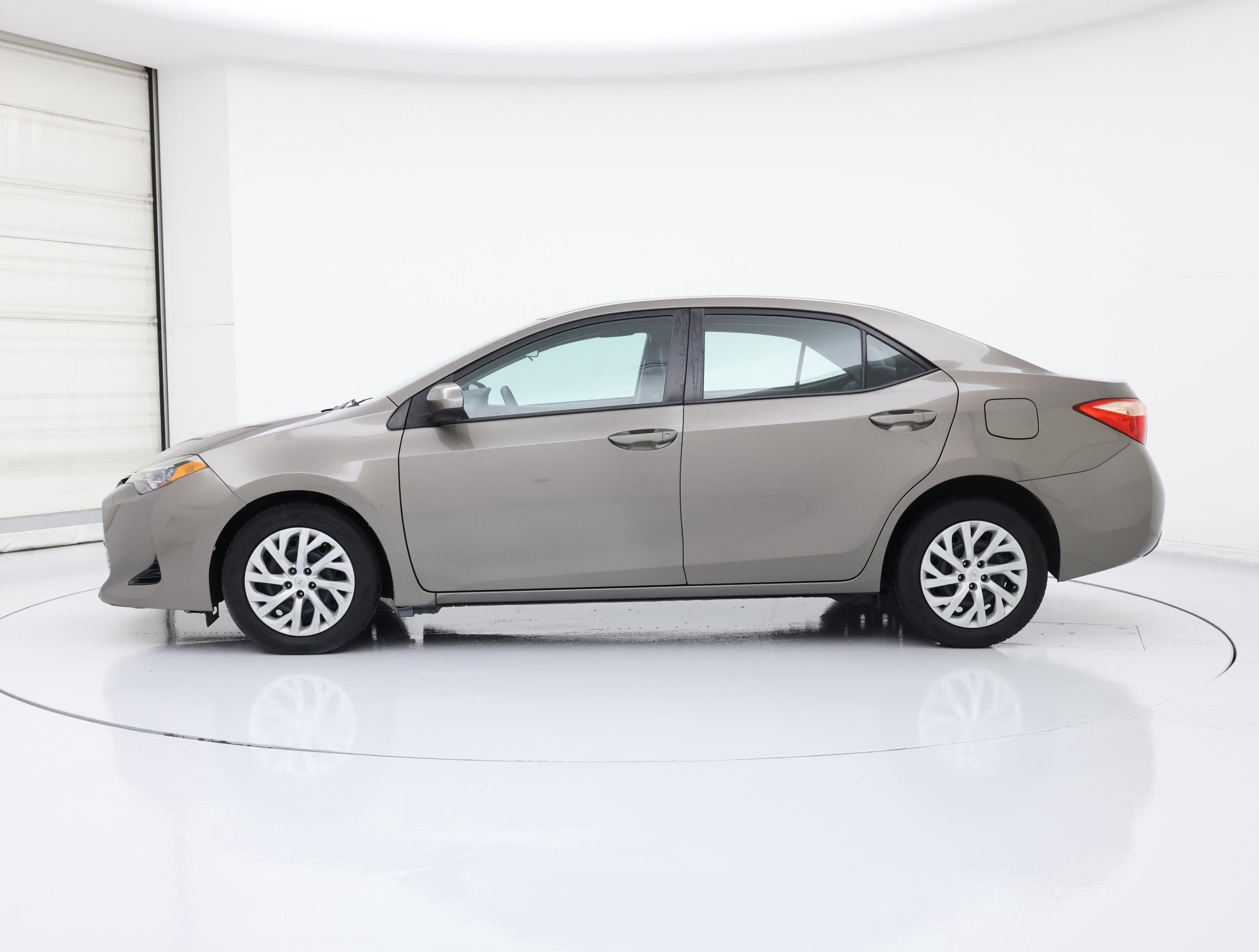 Thumbnail: 2017 Toyota Corolla - 3