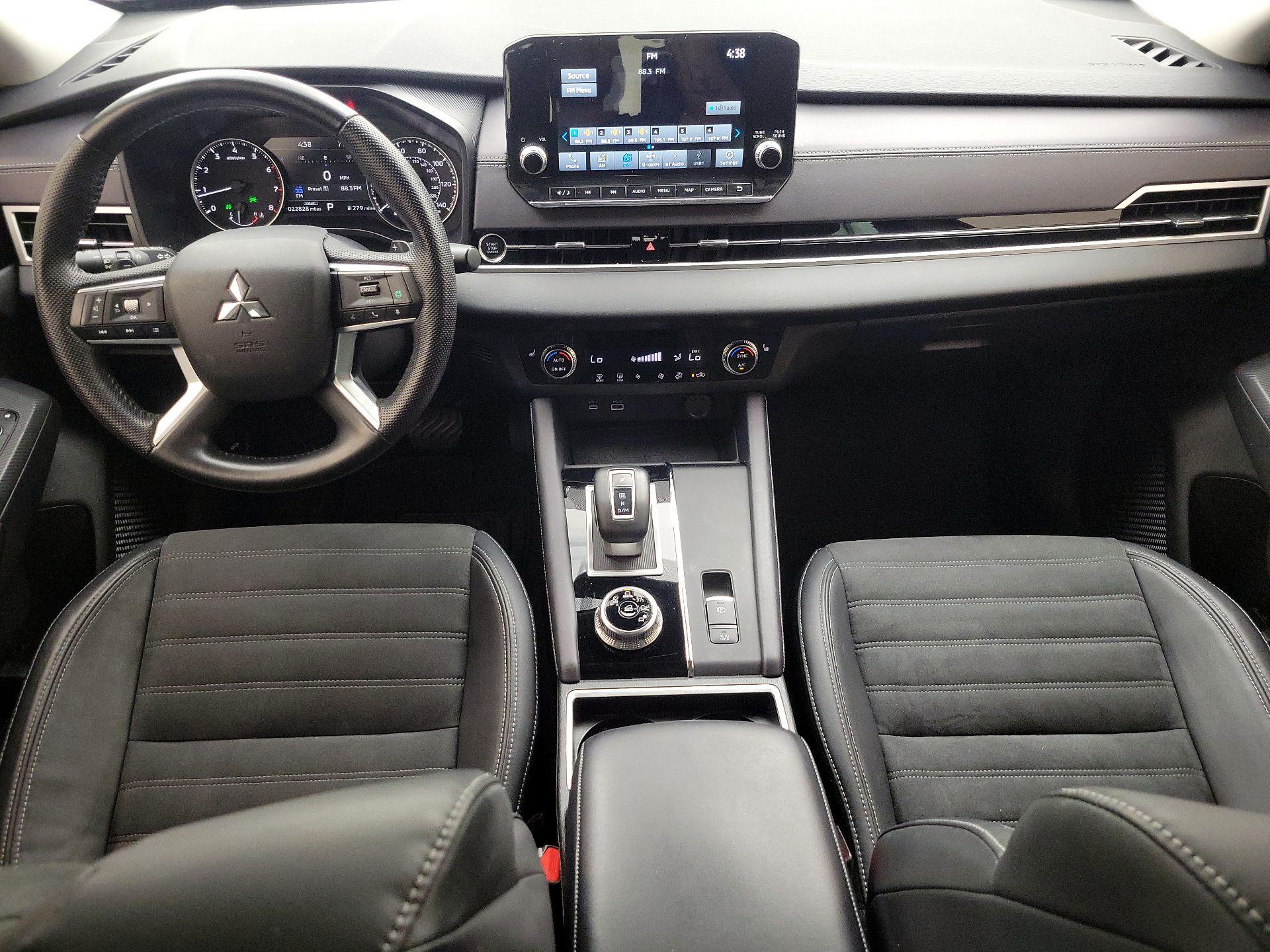 Thumbnail: 2023 Mitsubishi Outlander - 9