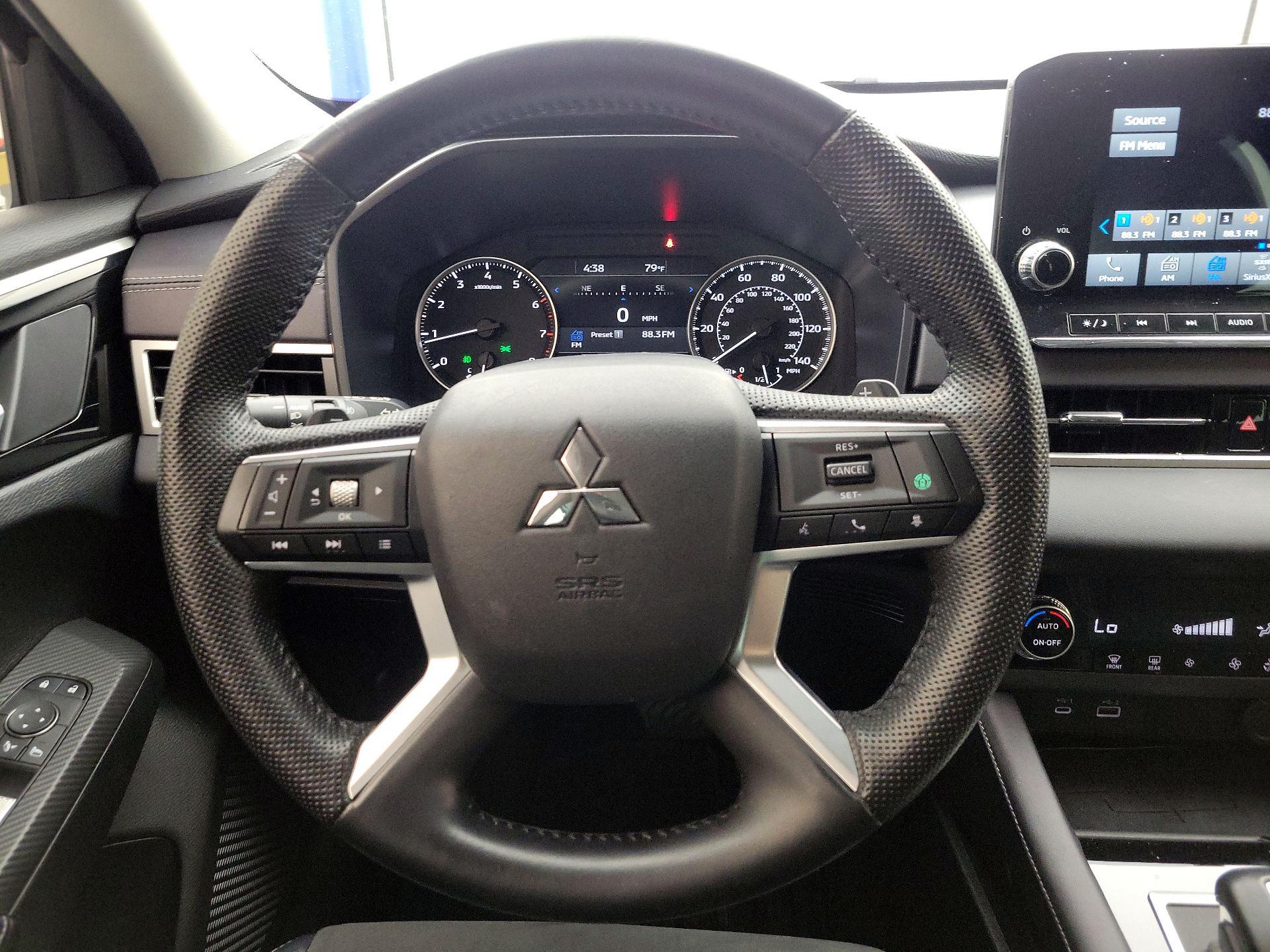 Thumbnail: 2023 Mitsubishi Outlander - 10