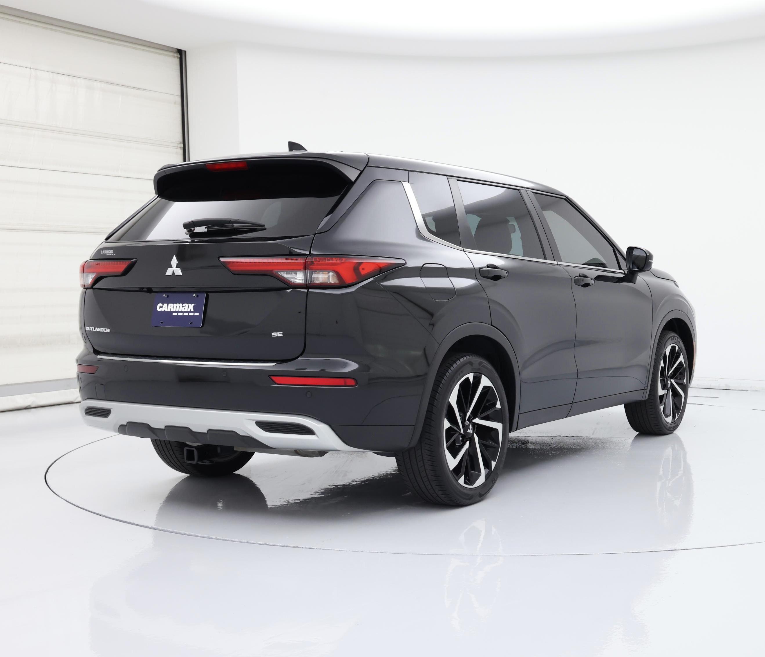 Thumbnail: 2023 Mitsubishi Outlander - 8