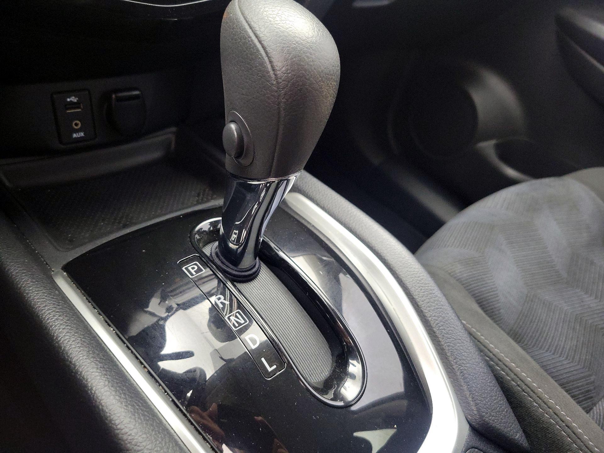 Thumbnail: 2015 Nissan Rogue - 18
