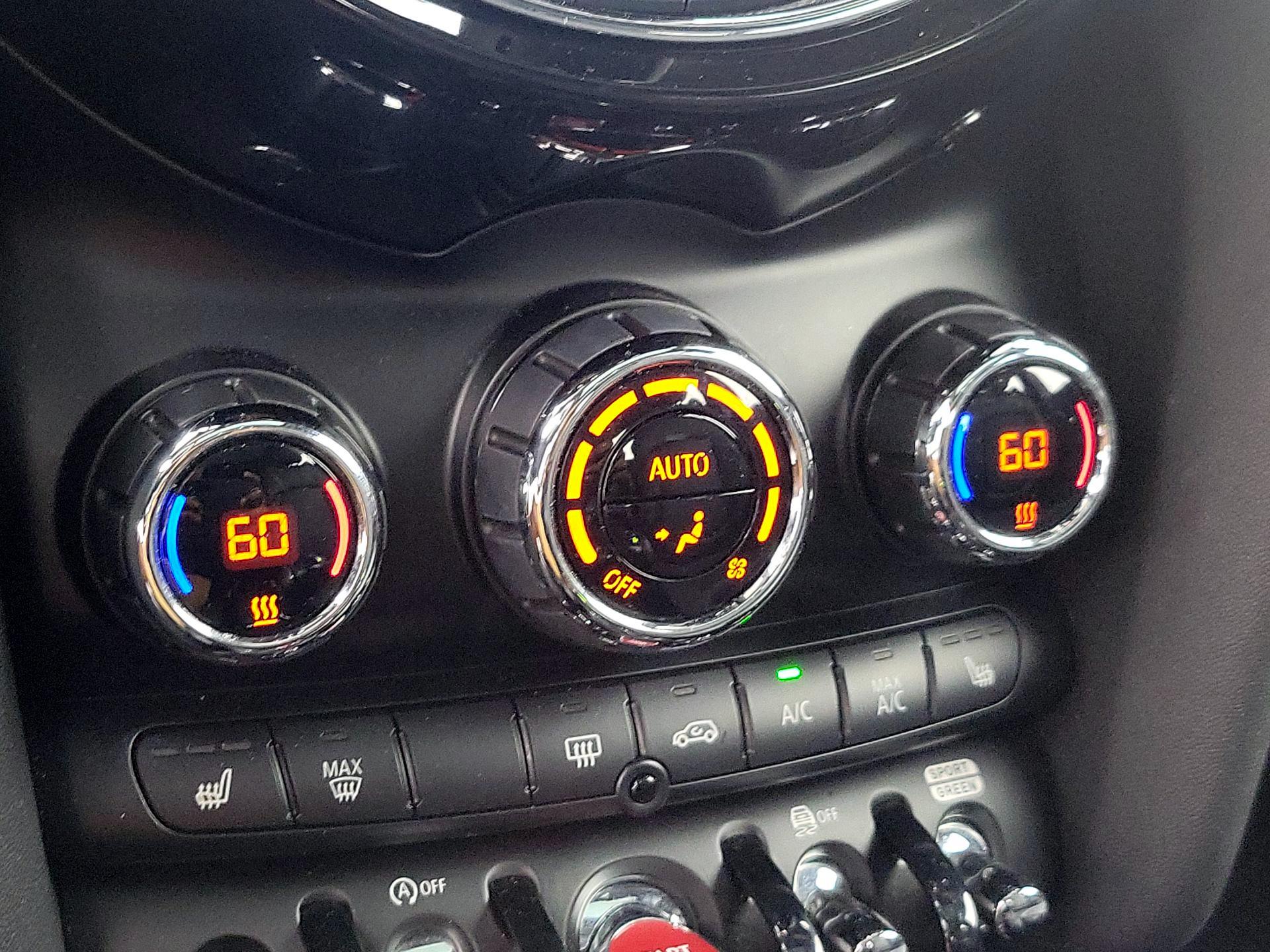 Thumbnail: 2019 MINI Cooper Hardtop - 16