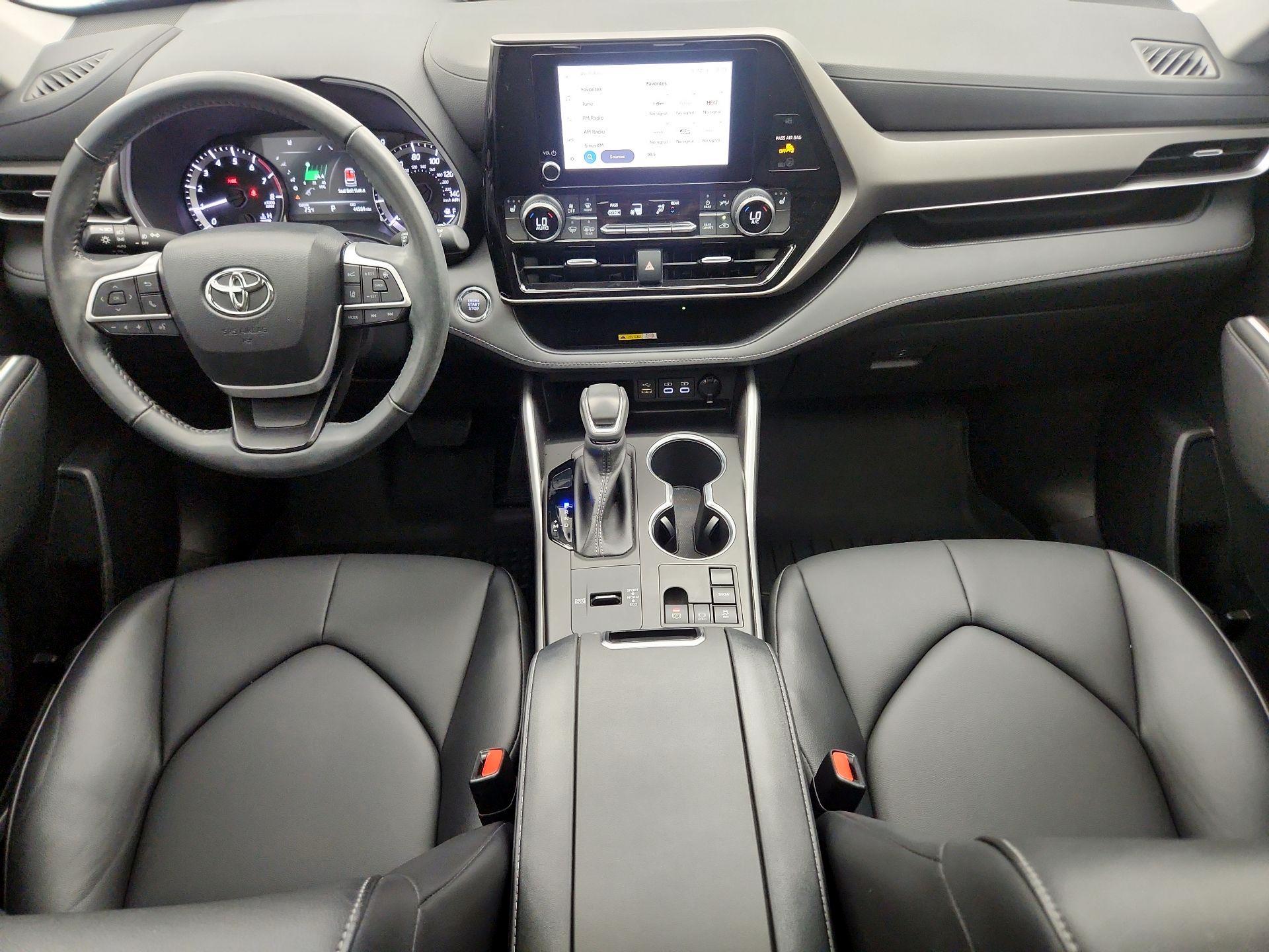 Thumbnail: 2023 Toyota Highlander - 9
