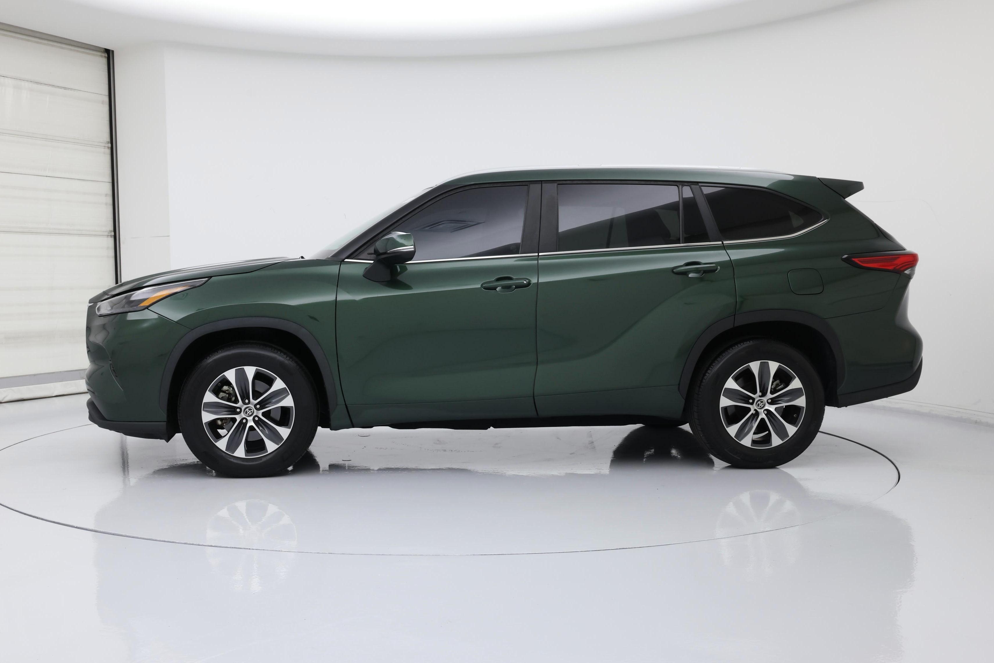 Thumbnail: 2023 Toyota Highlander - 3