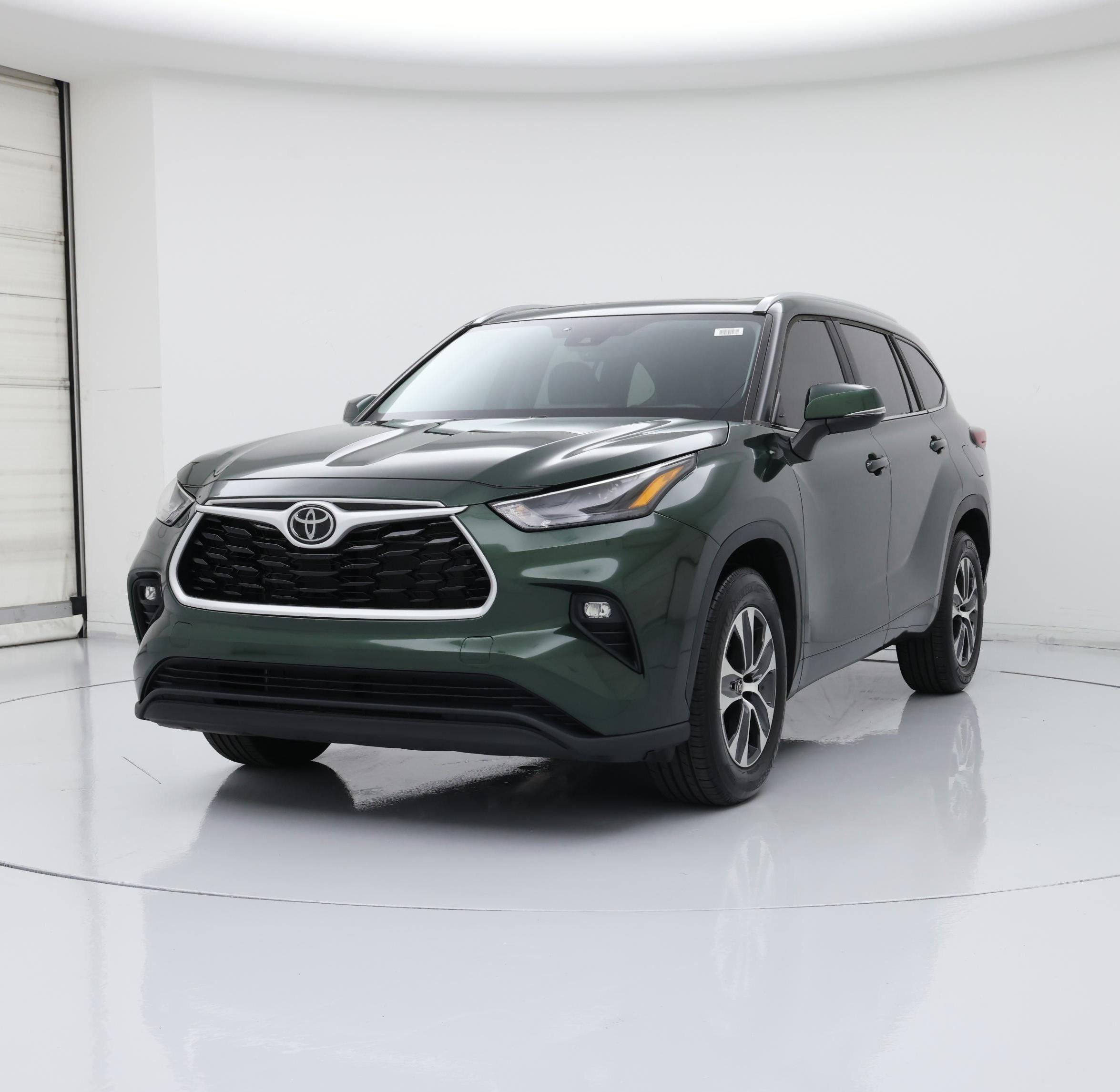 Thumbnail: 2023 Toyota Highlander - 4