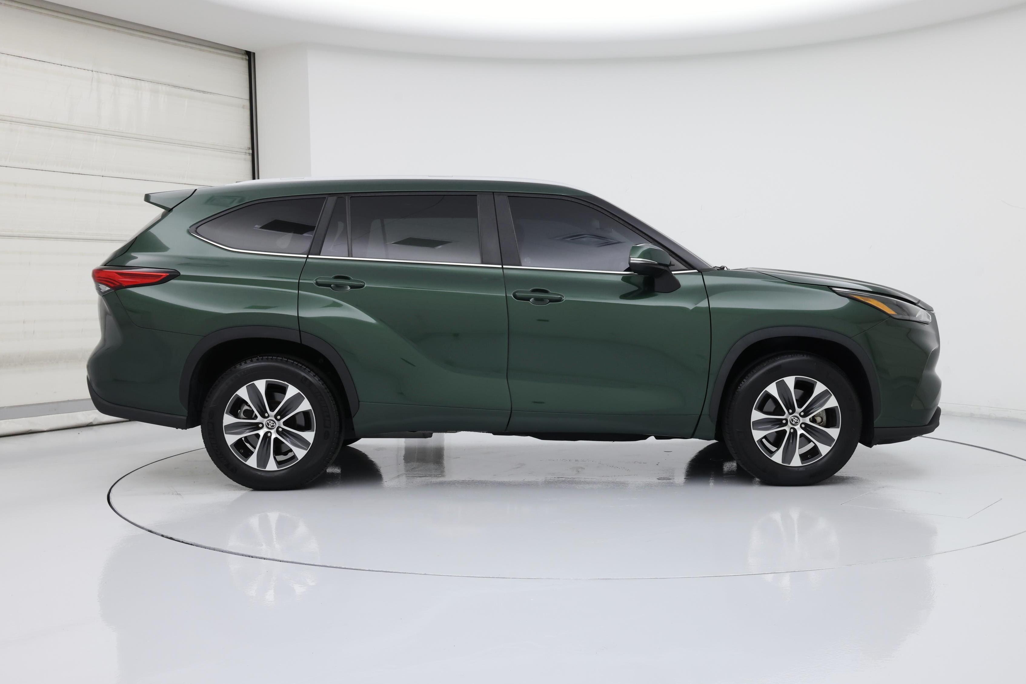 Thumbnail: 2023 Toyota Highlander - 7