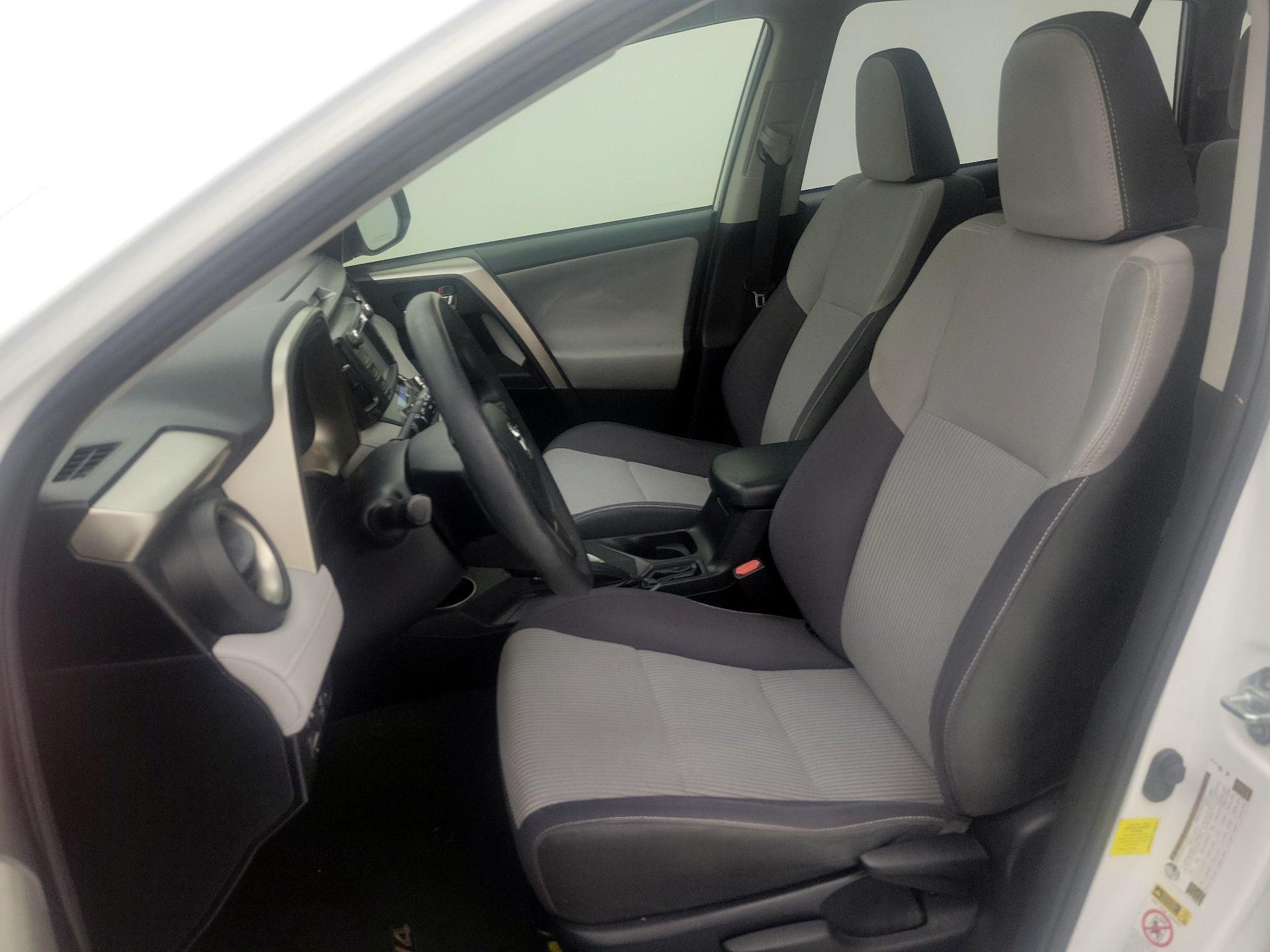 Thumbnail: 2015 Toyota RAV4 - 11