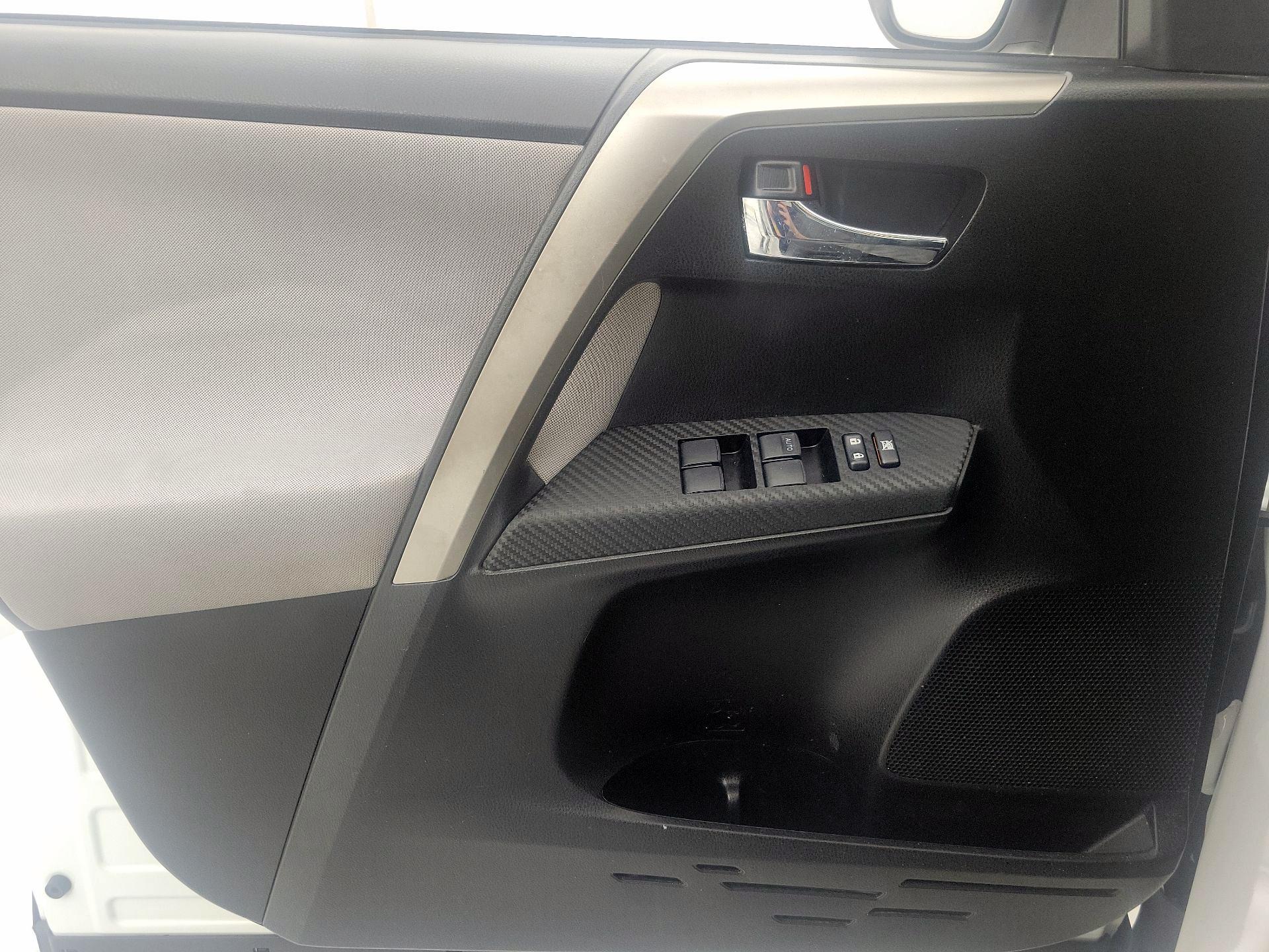 Thumbnail: 2015 Toyota RAV4 - 12