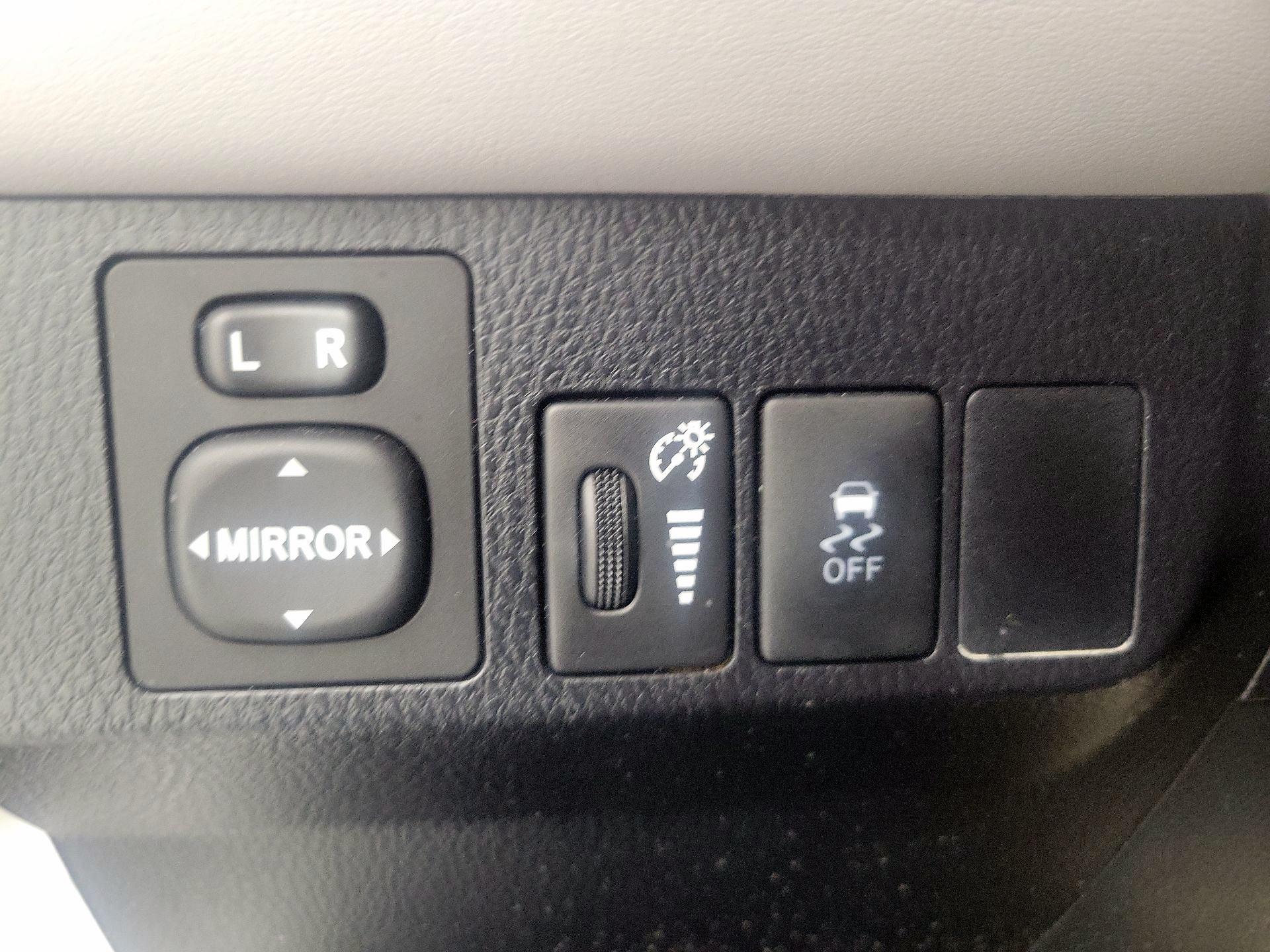 Thumbnail: 2015 Toyota RAV4 - 13