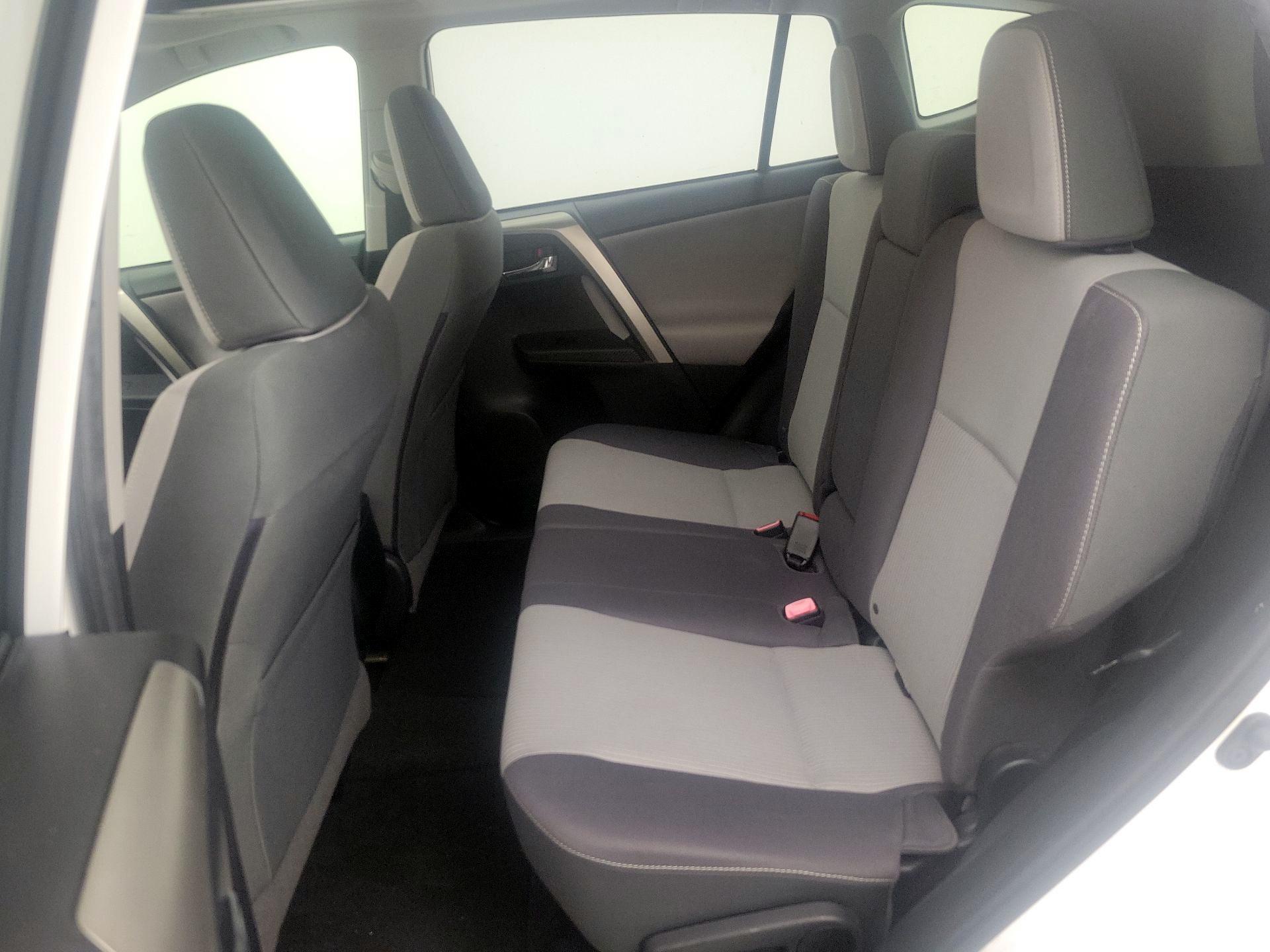 Thumbnail: 2015 Toyota RAV4 - 20