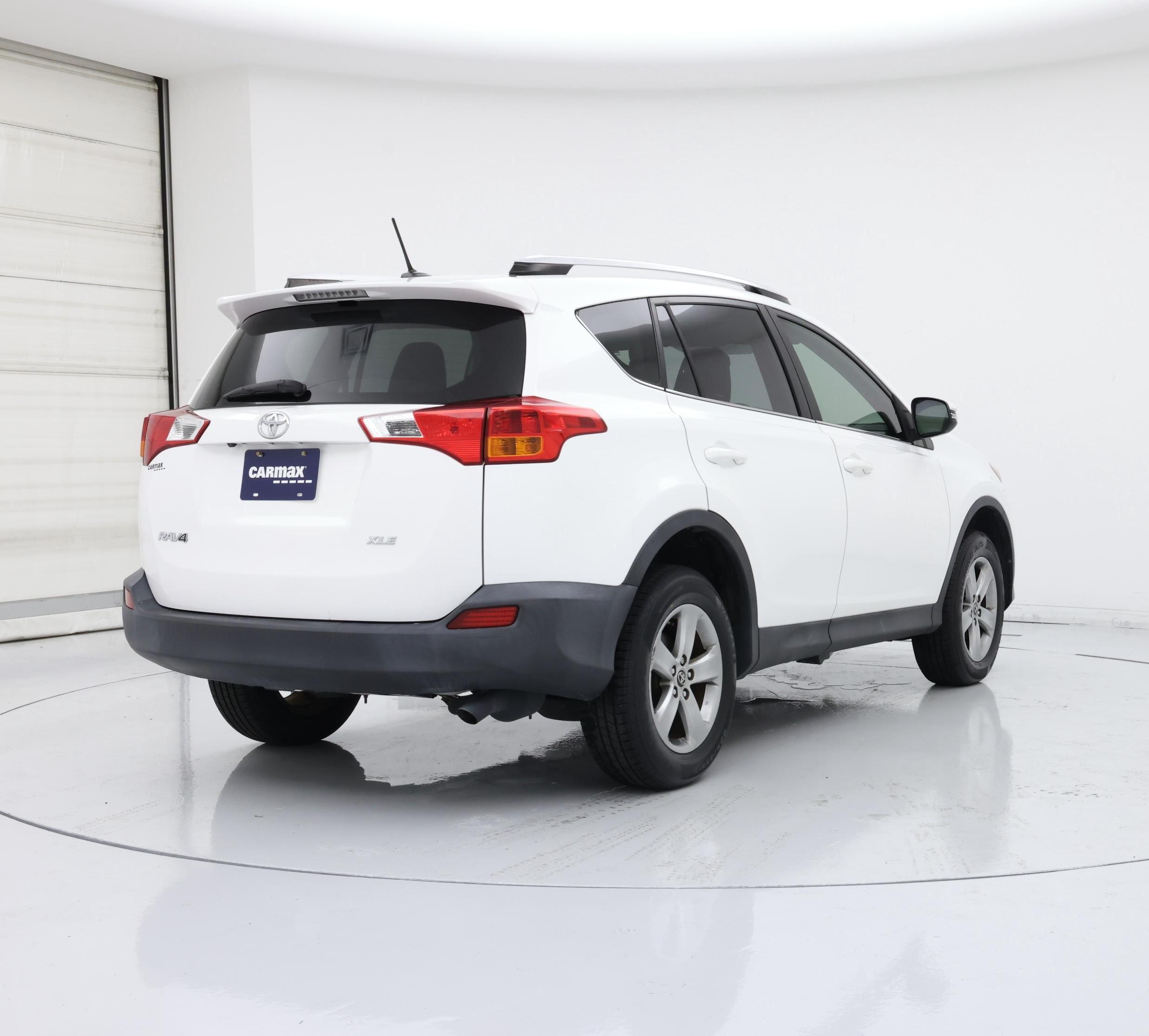 Thumbnail: 2015 Toyota RAV4 - 8