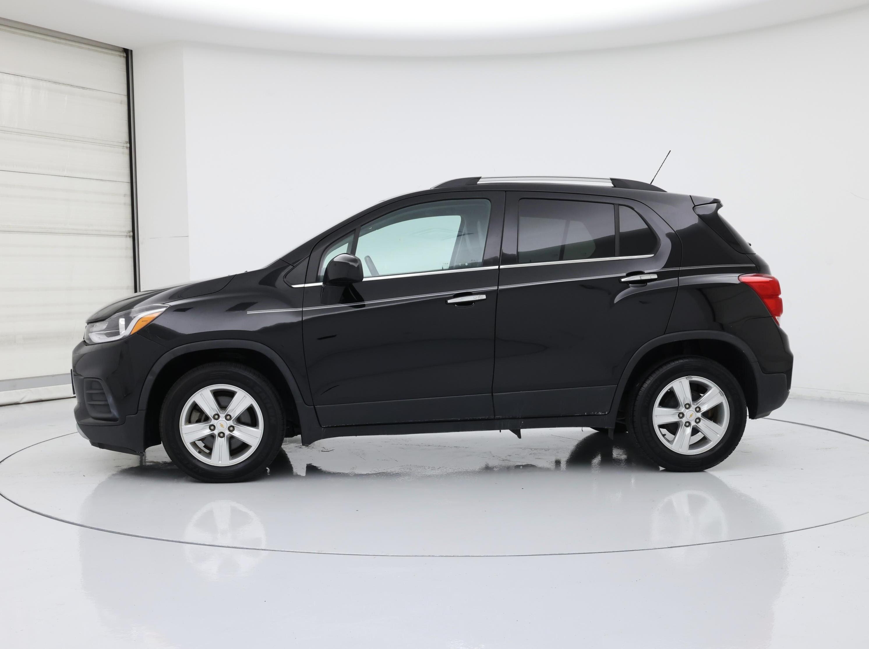 Thumbnail: 2020 Chevrolet Trax - 3