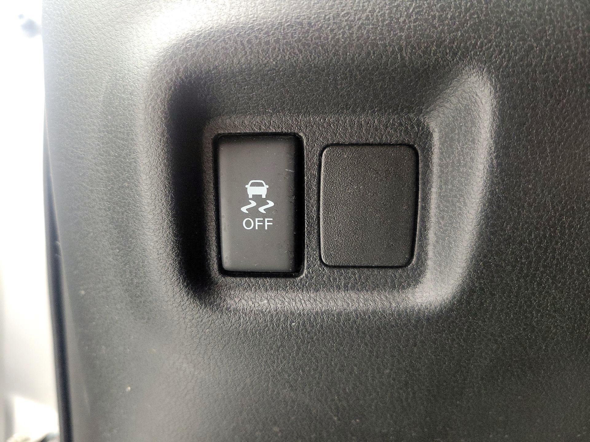 Thumbnail: 2016 Nissan Versa Note - 13