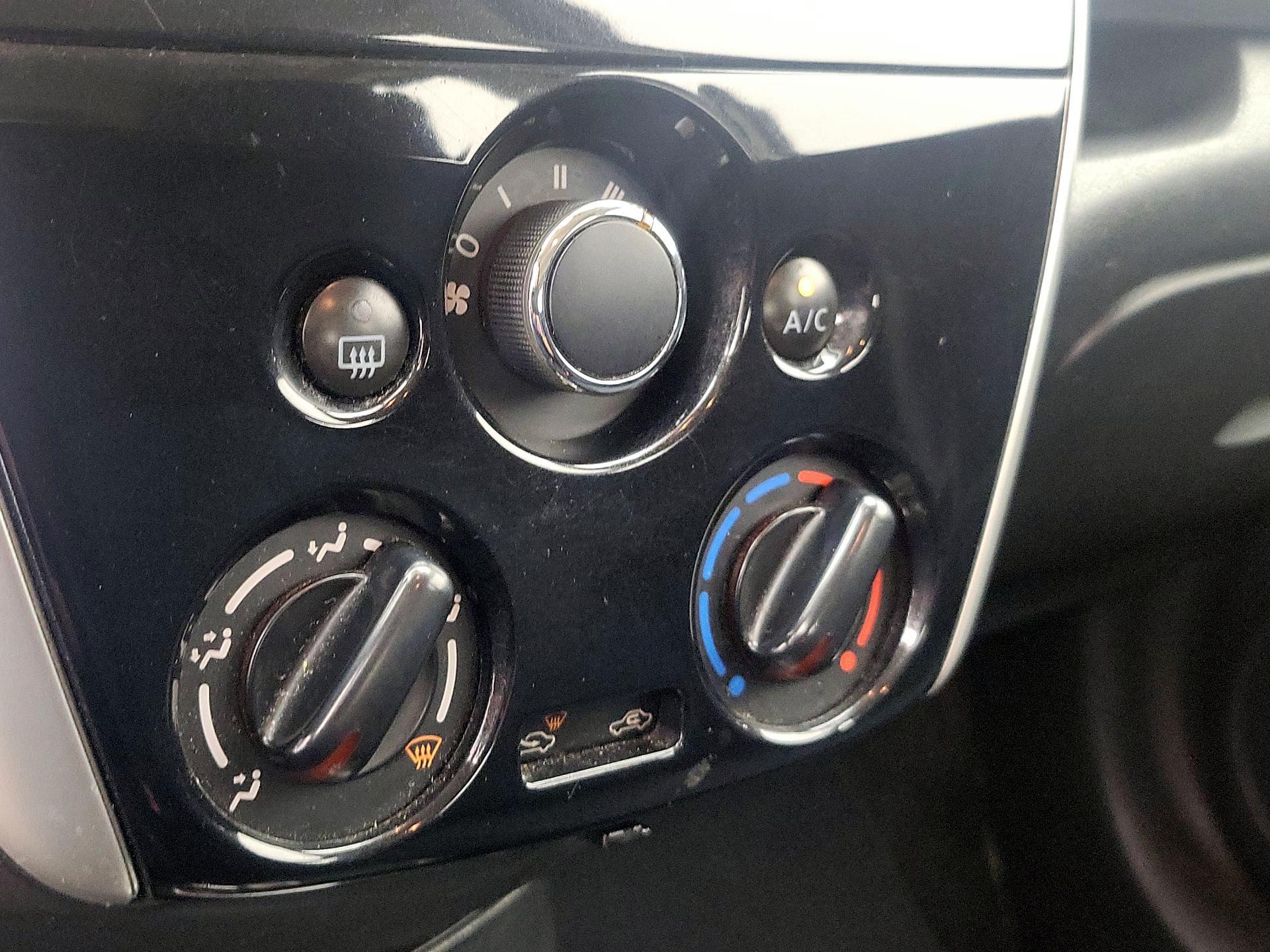 Thumbnail: 2016 Nissan Versa Note - 16