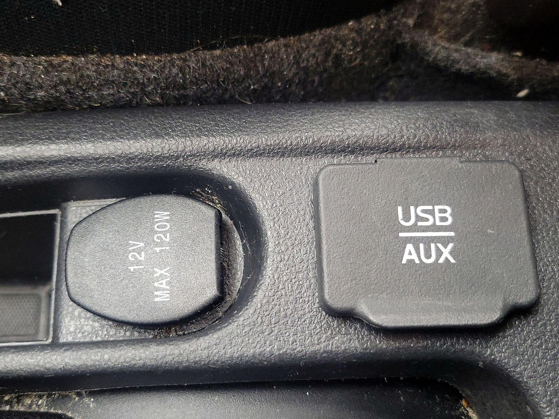 Thumbnail: 2016 Nissan Versa Note - 18