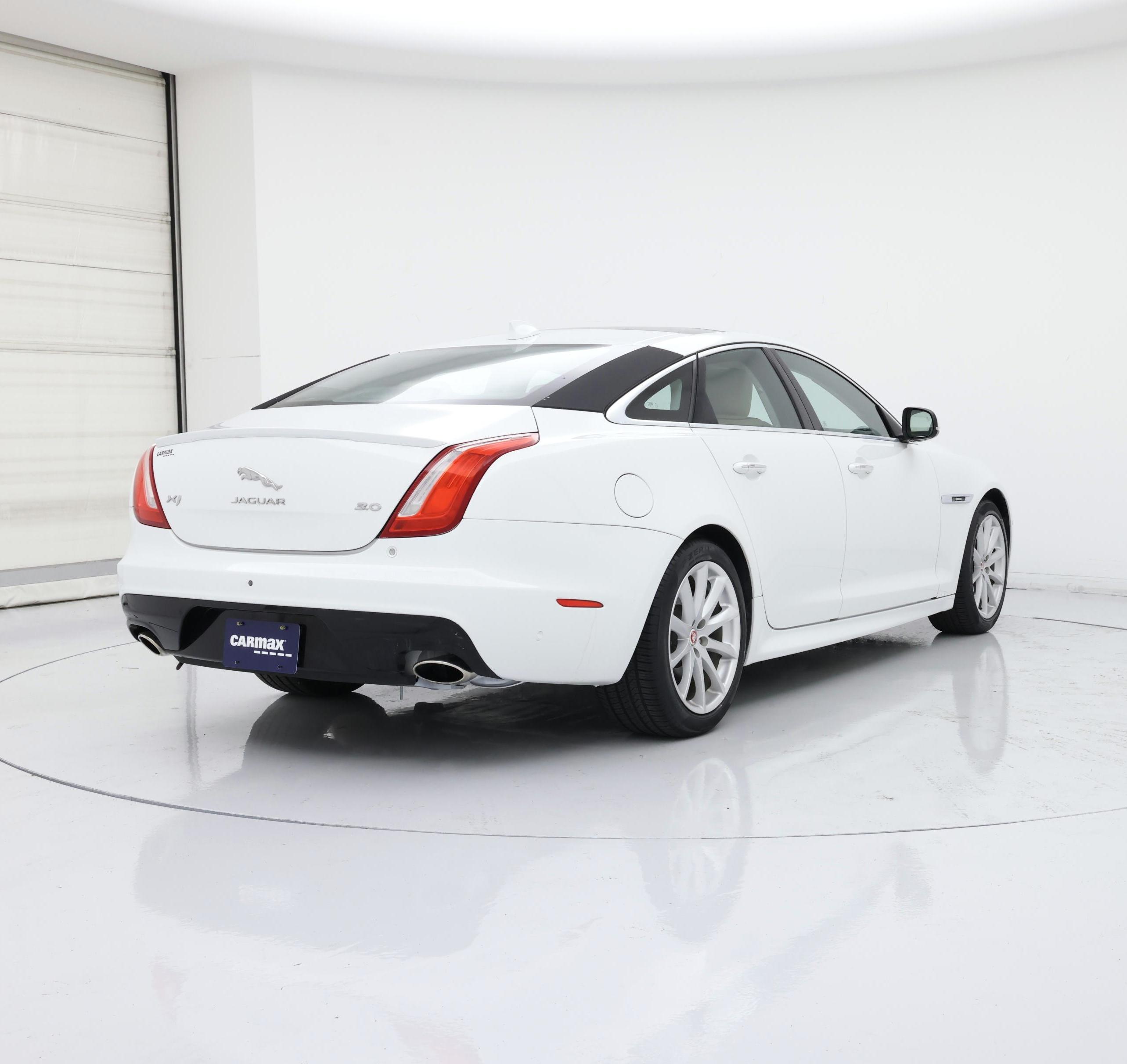 Thumbnail: 2018 Jaguar XJ - 8