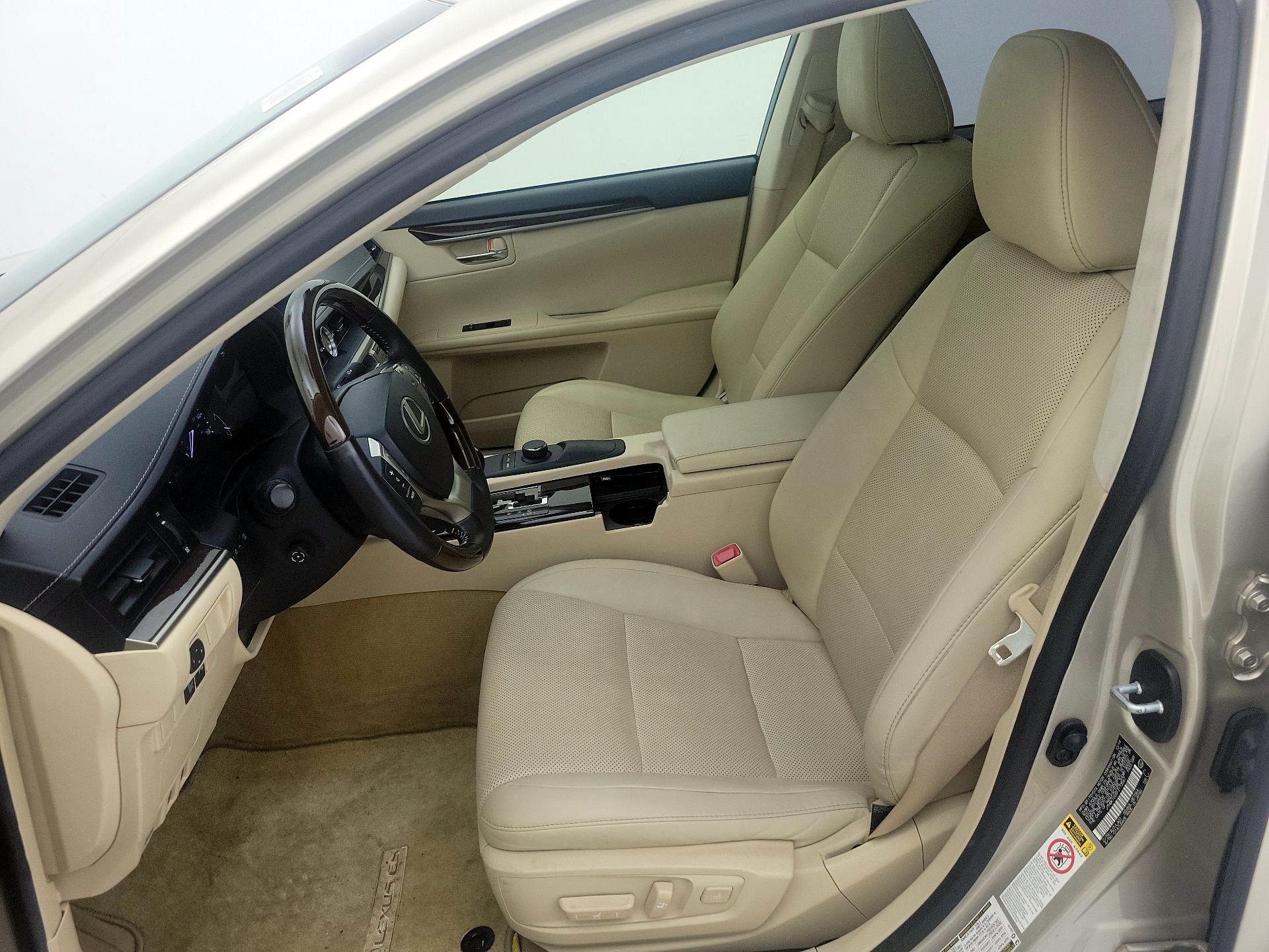 Thumbnail: 2015 Lexus ES - 11