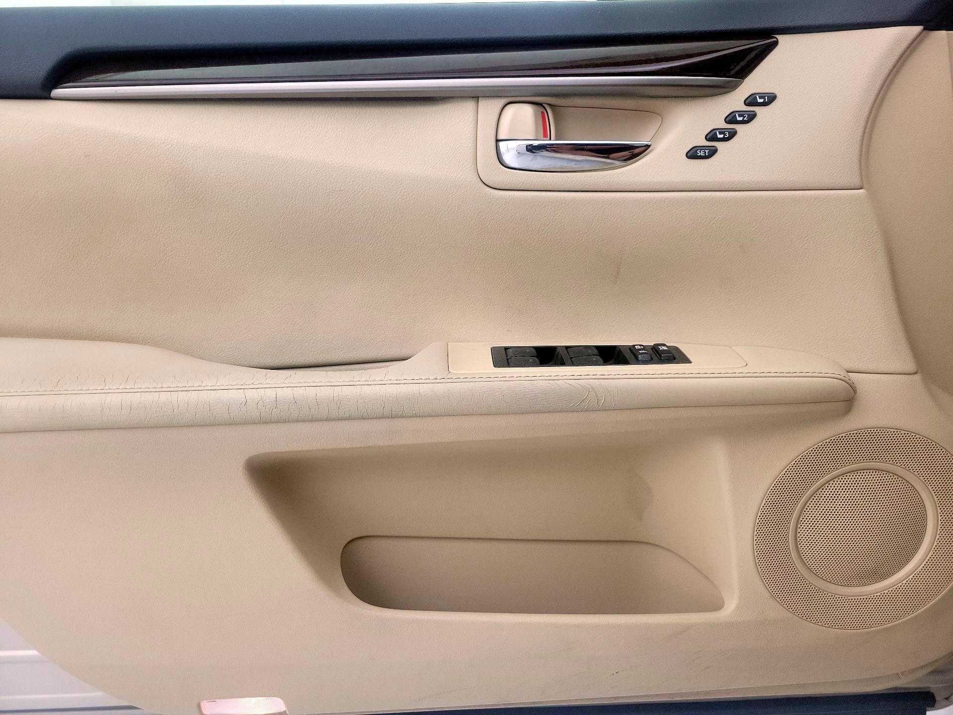 Thumbnail: 2015 Lexus ES - 12