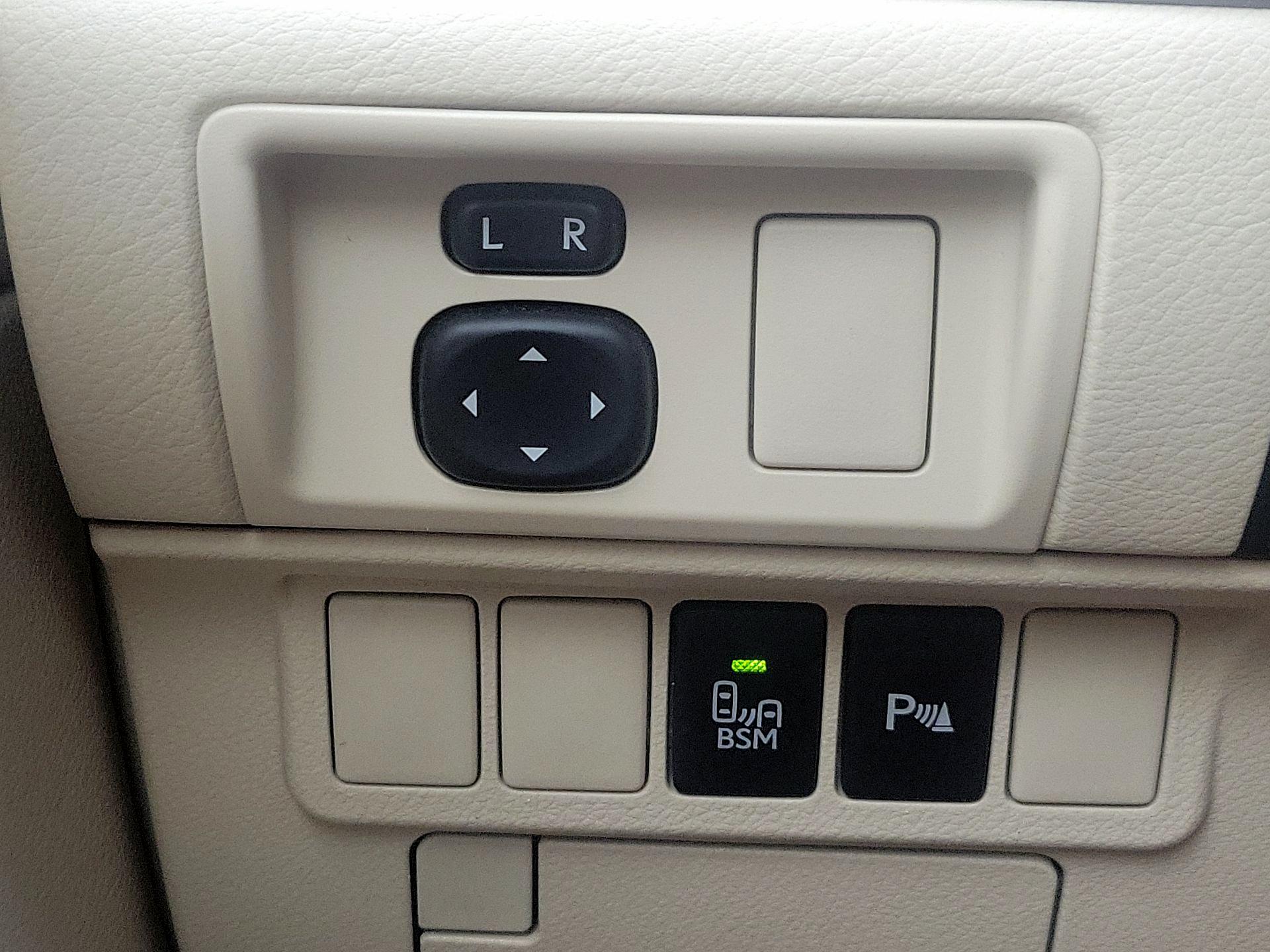 Thumbnail: 2015 Lexus ES - 13