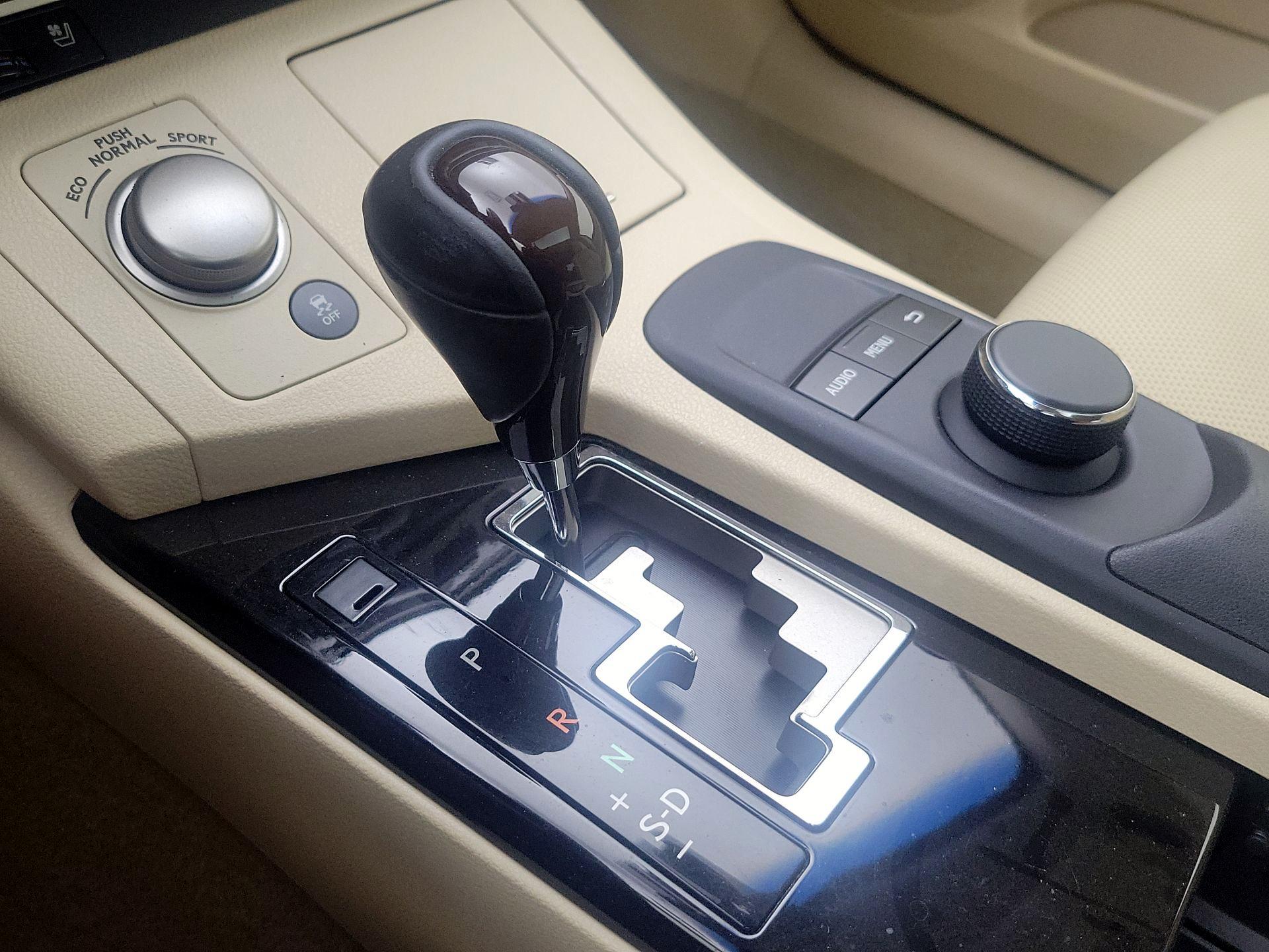 Thumbnail: 2015 Lexus ES - 17