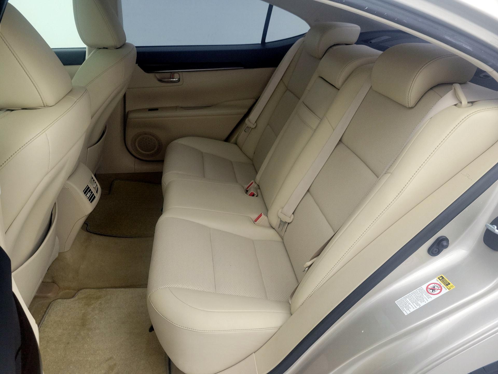 Thumbnail: 2015 Lexus ES - 20
