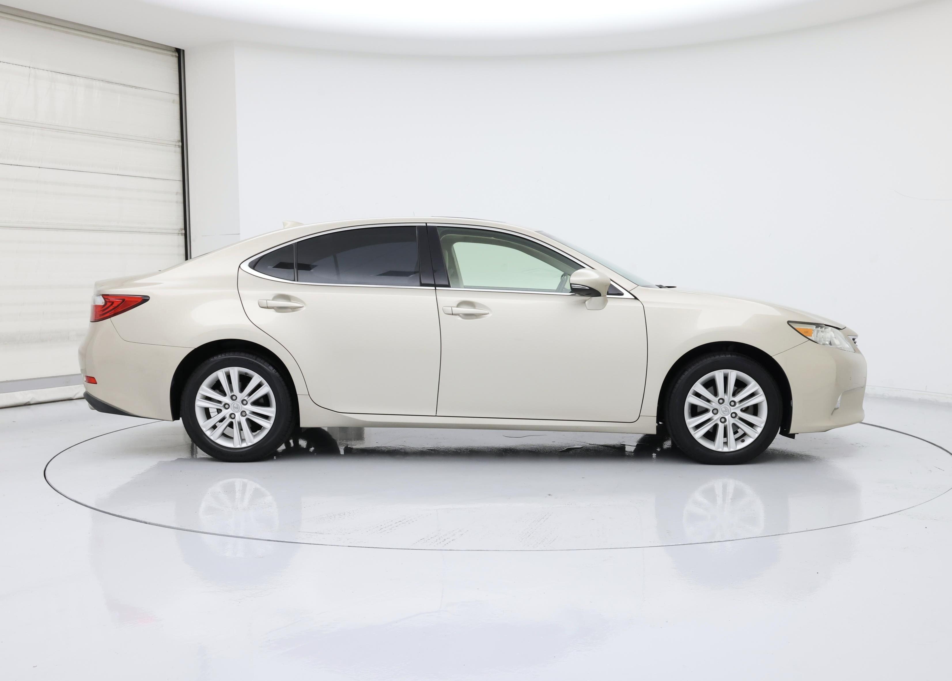 Thumbnail: 2015 Lexus ES - 7