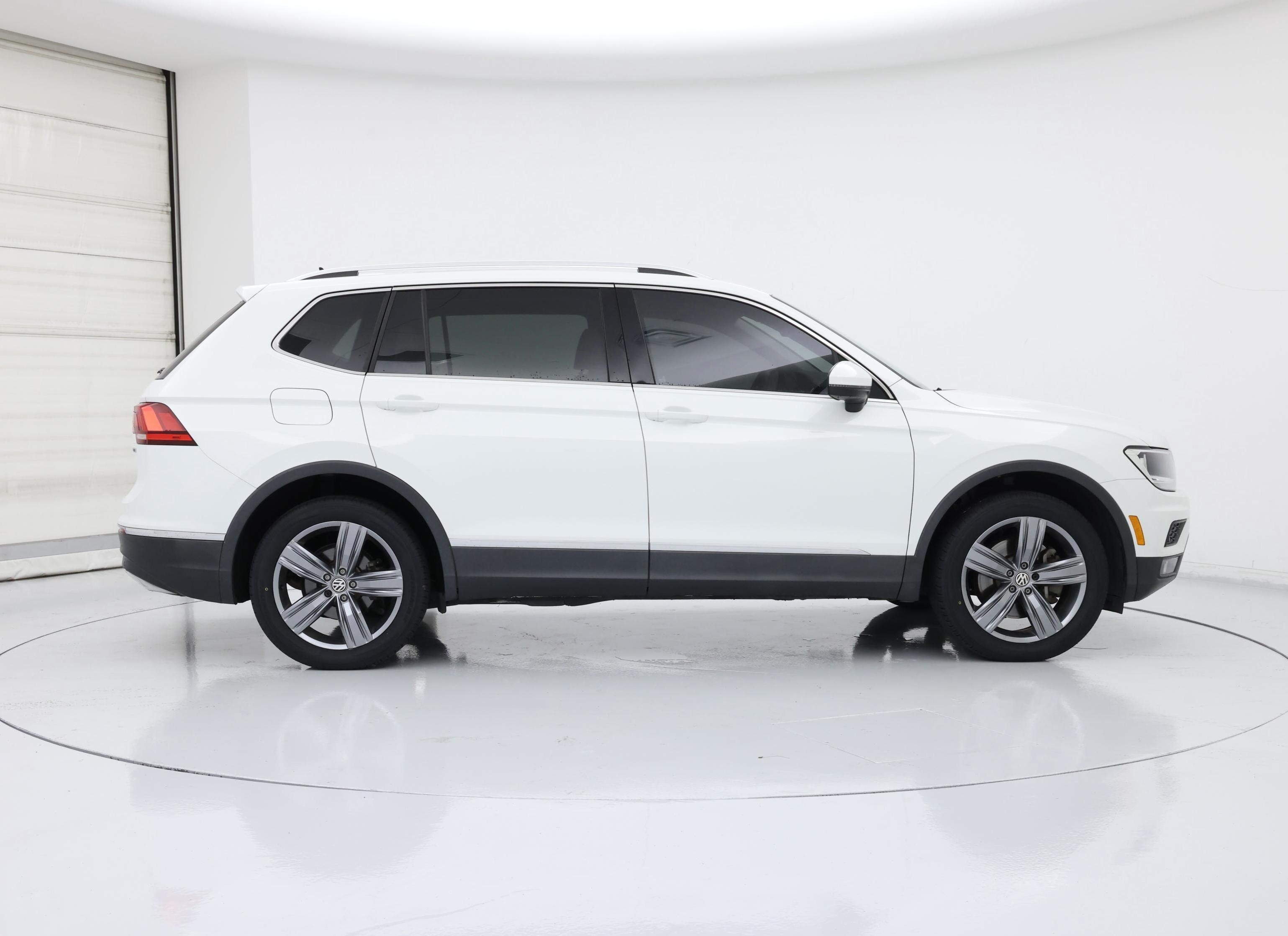 Thumbnail: 2020 Volkswagen Tiguan - 7