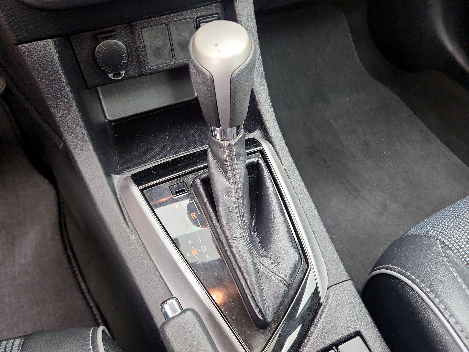 Thumbnail: 2015 Toyota Corolla - 17