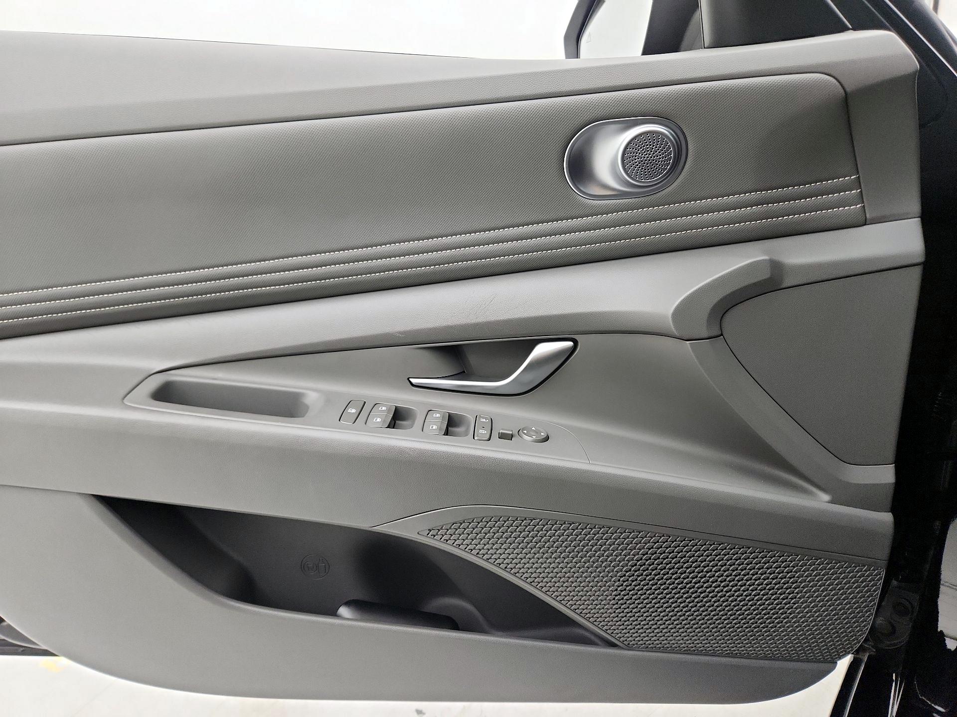 Thumbnail: 2023 Hyundai Elantra - 12
