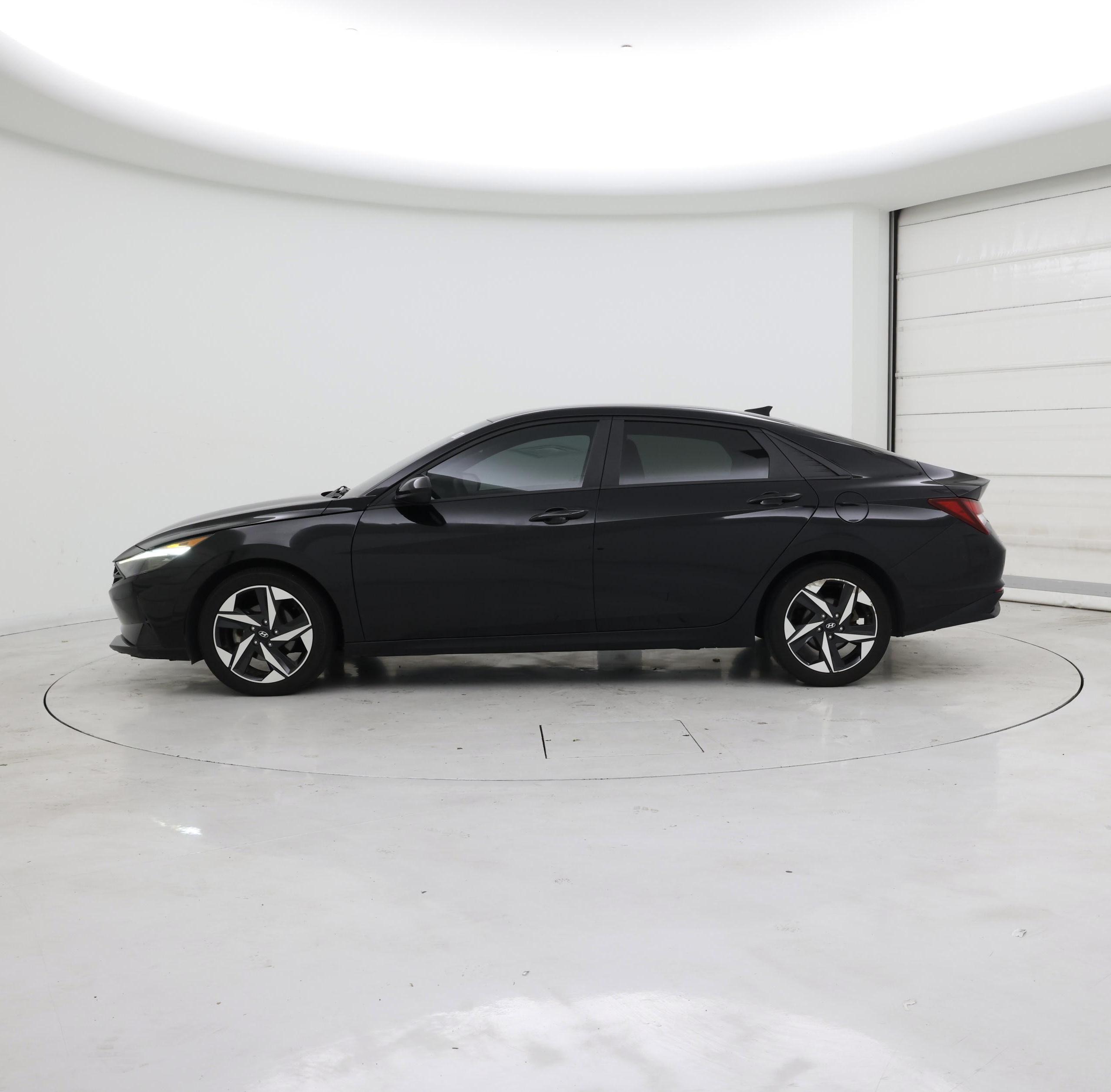 Thumbnail: 2023 Hyundai Elantra - 3