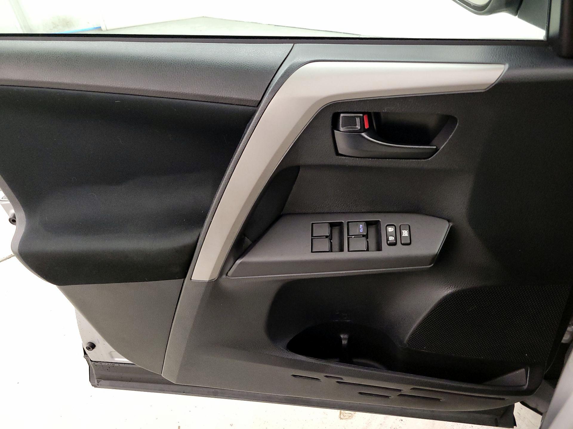 Thumbnail: 2017 Toyota RAV4 - 10