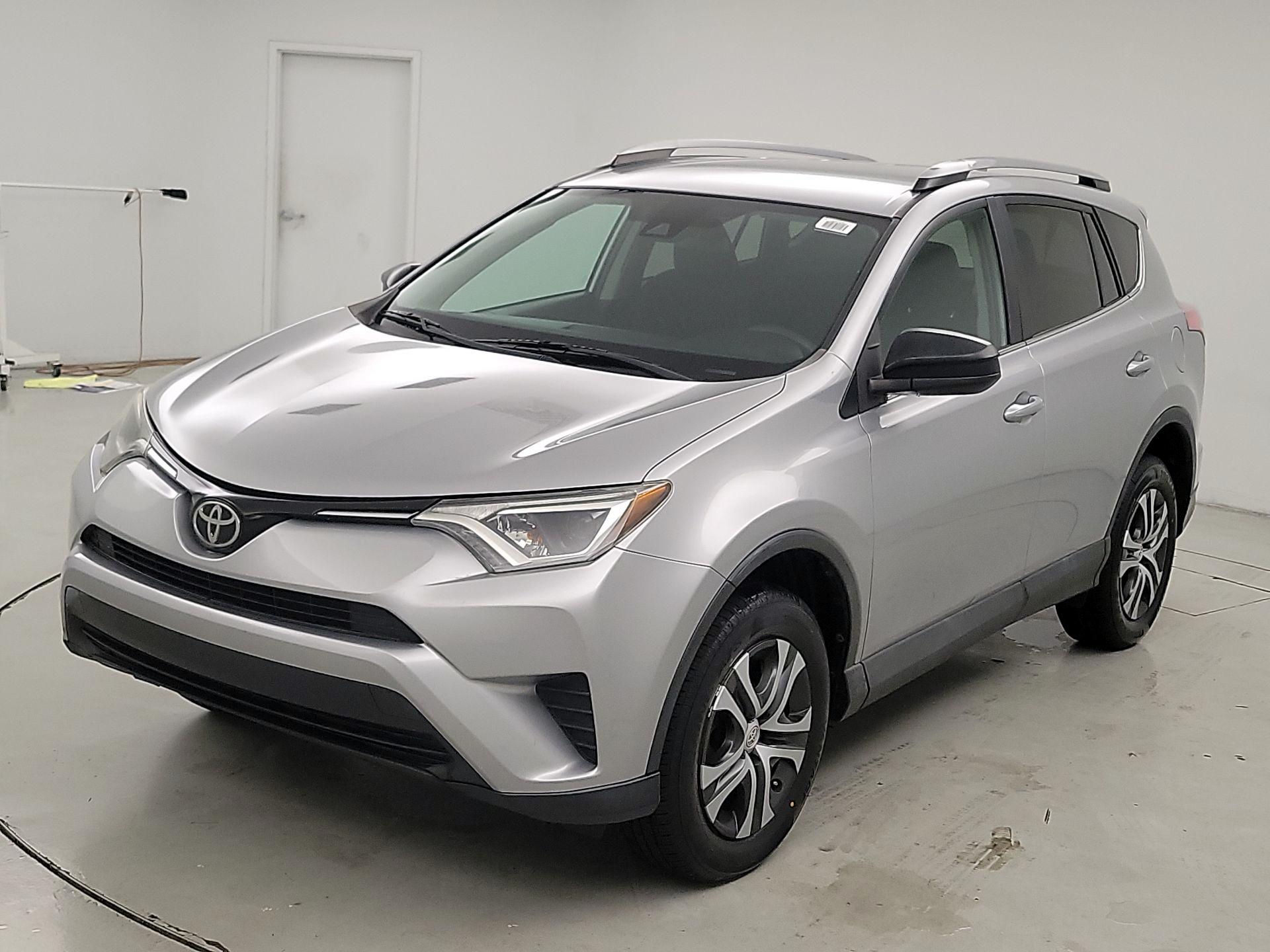 Thumbnail: 2017 Toyota RAV4 - 3
