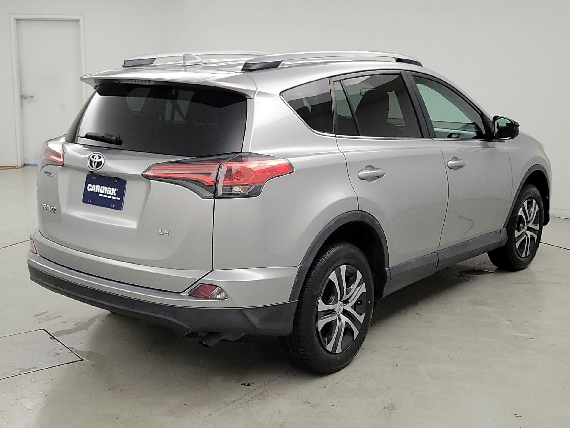 Thumbnail: 2017 Toyota RAV4 - 5