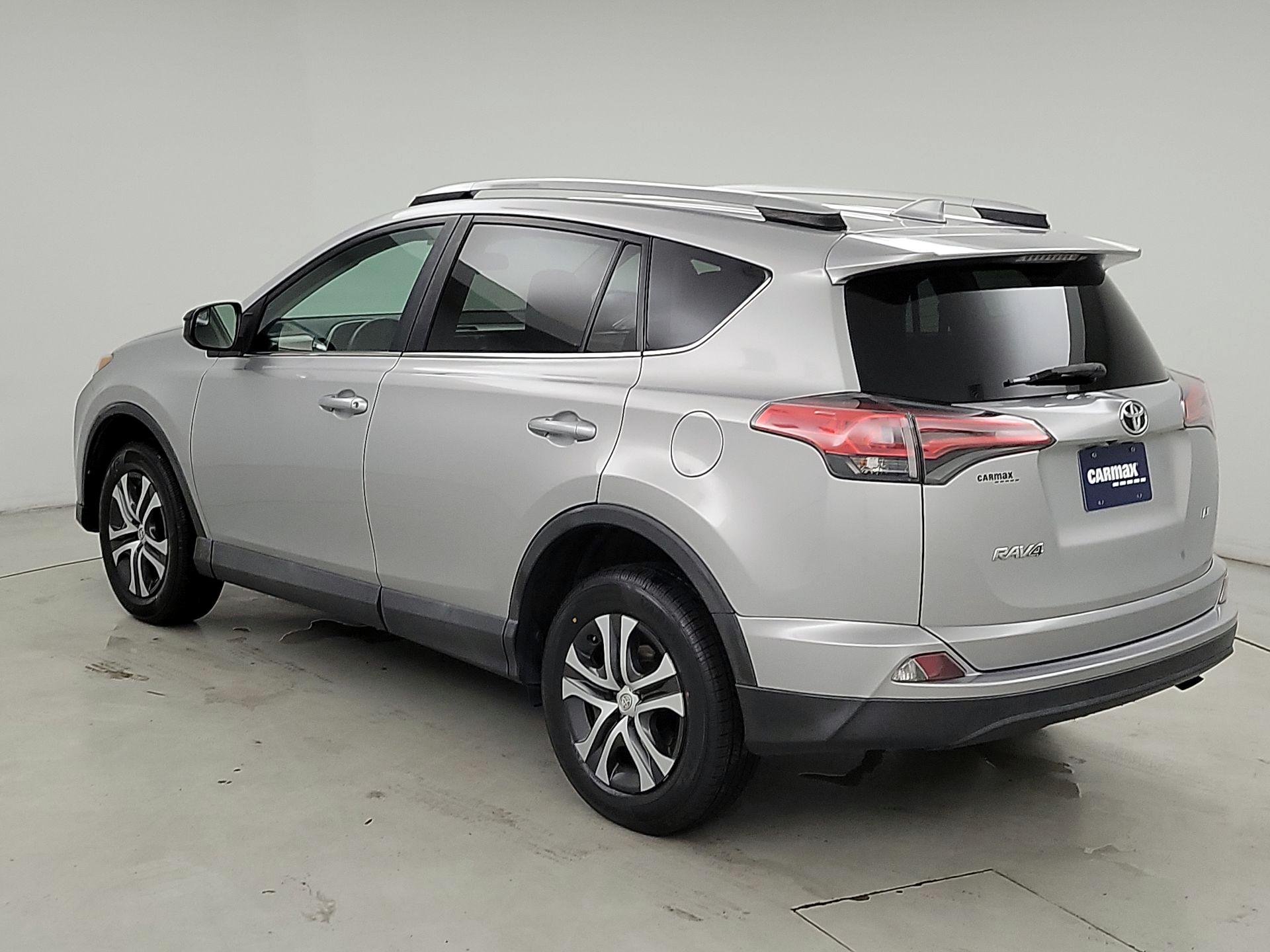 Thumbnail: 2017 Toyota RAV4 - 7