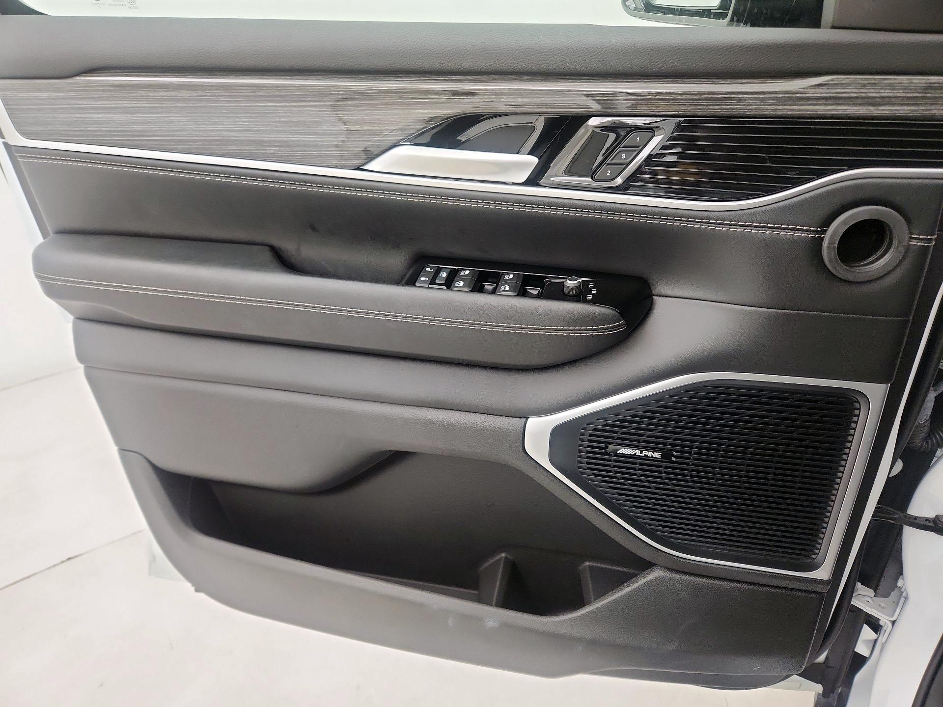 Thumbnail: 2022 Jeep Wagoneer - 12