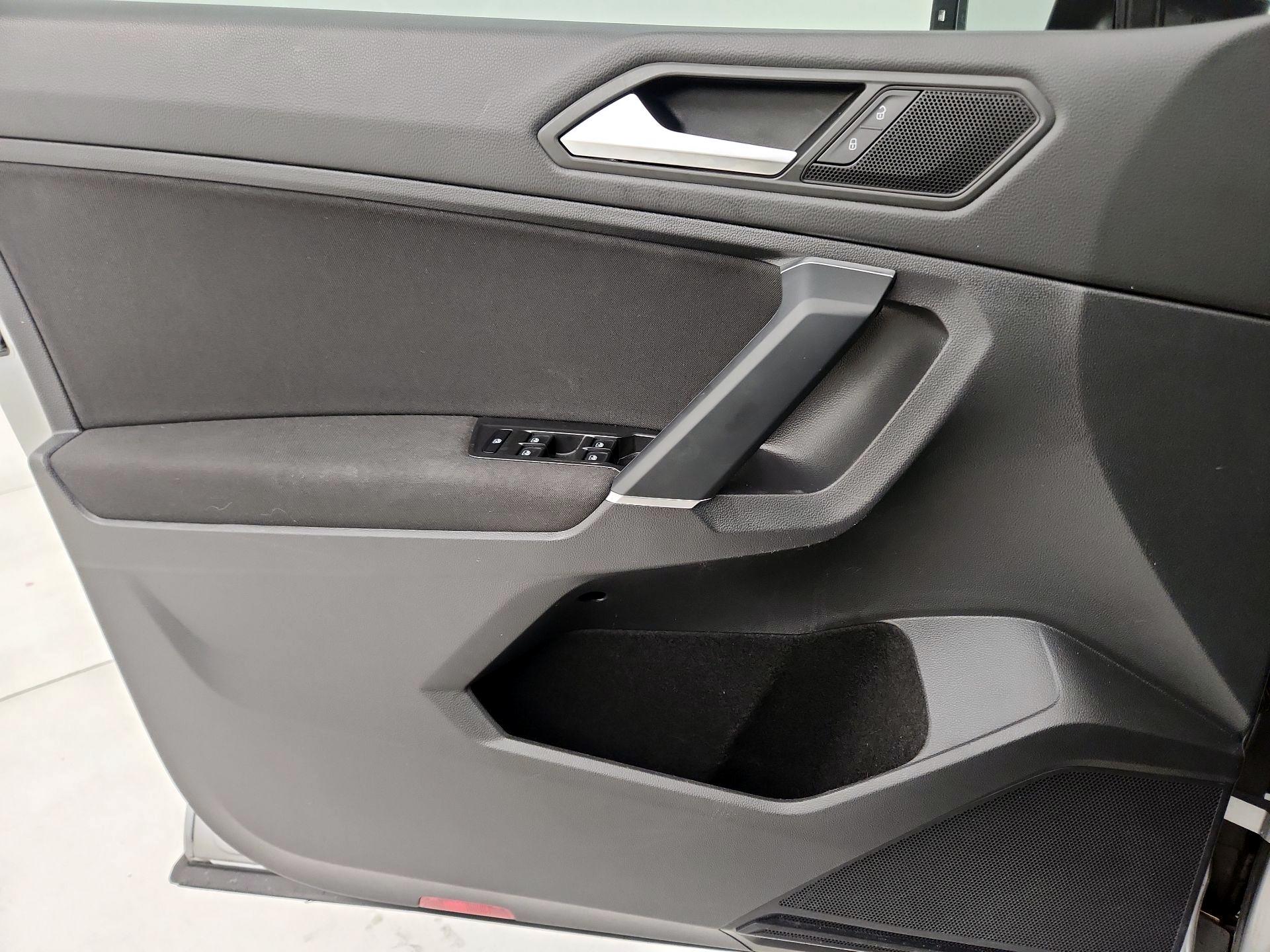Thumbnail: 2020 Volkswagen Tiguan - 12