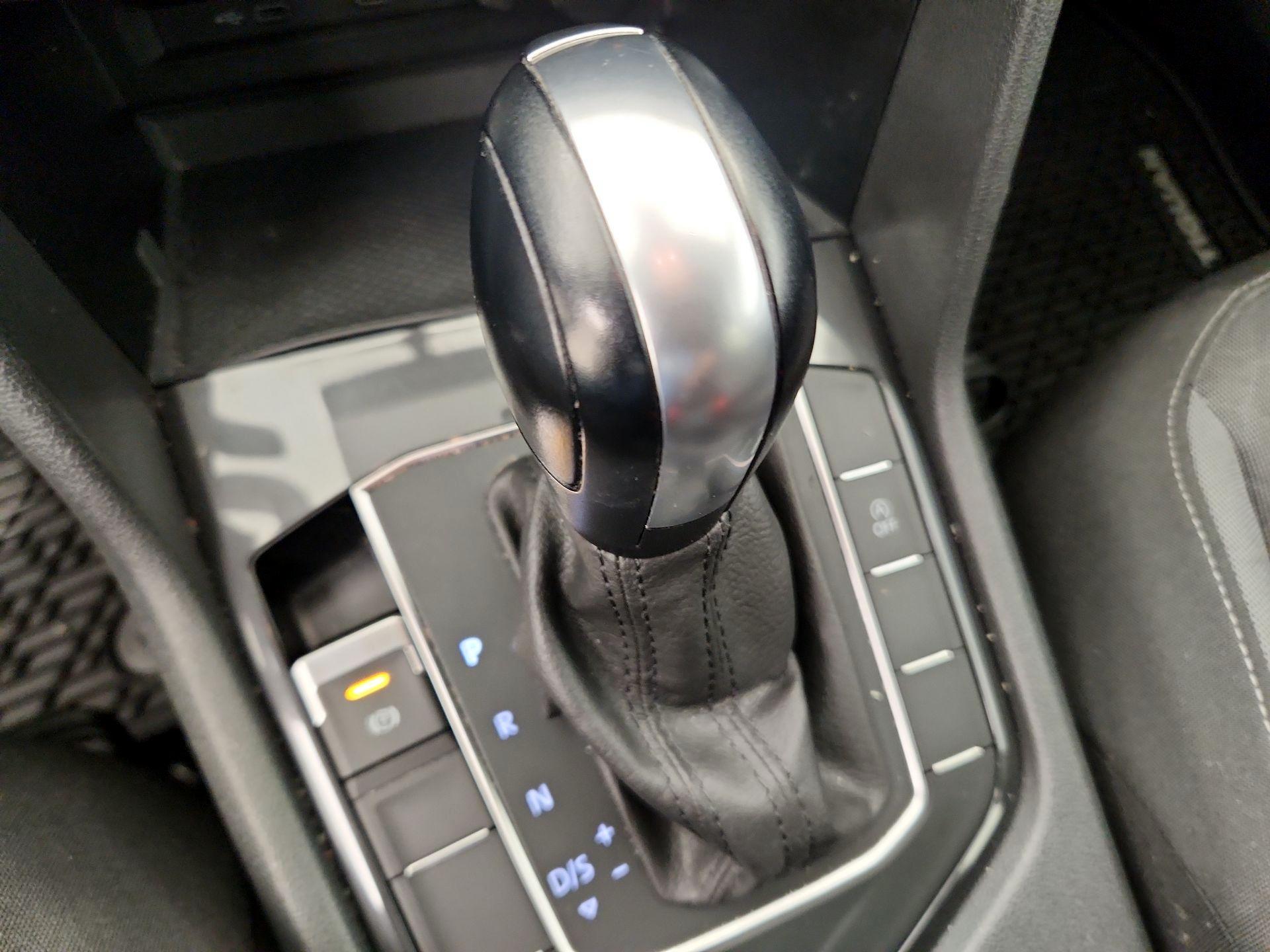 Thumbnail: 2020 Volkswagen Tiguan - 17