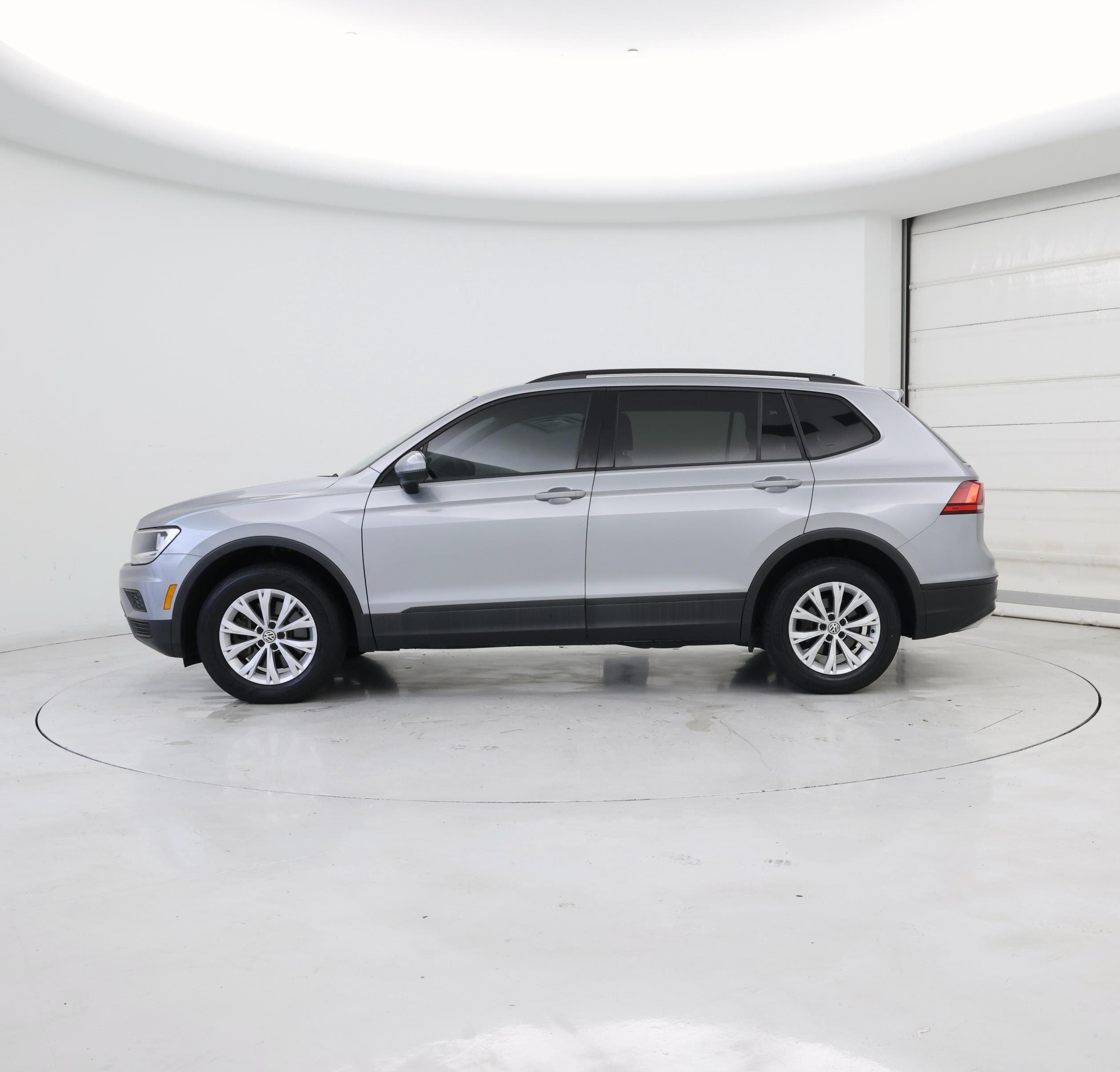 Thumbnail: 2020 Volkswagen Tiguan - 3
