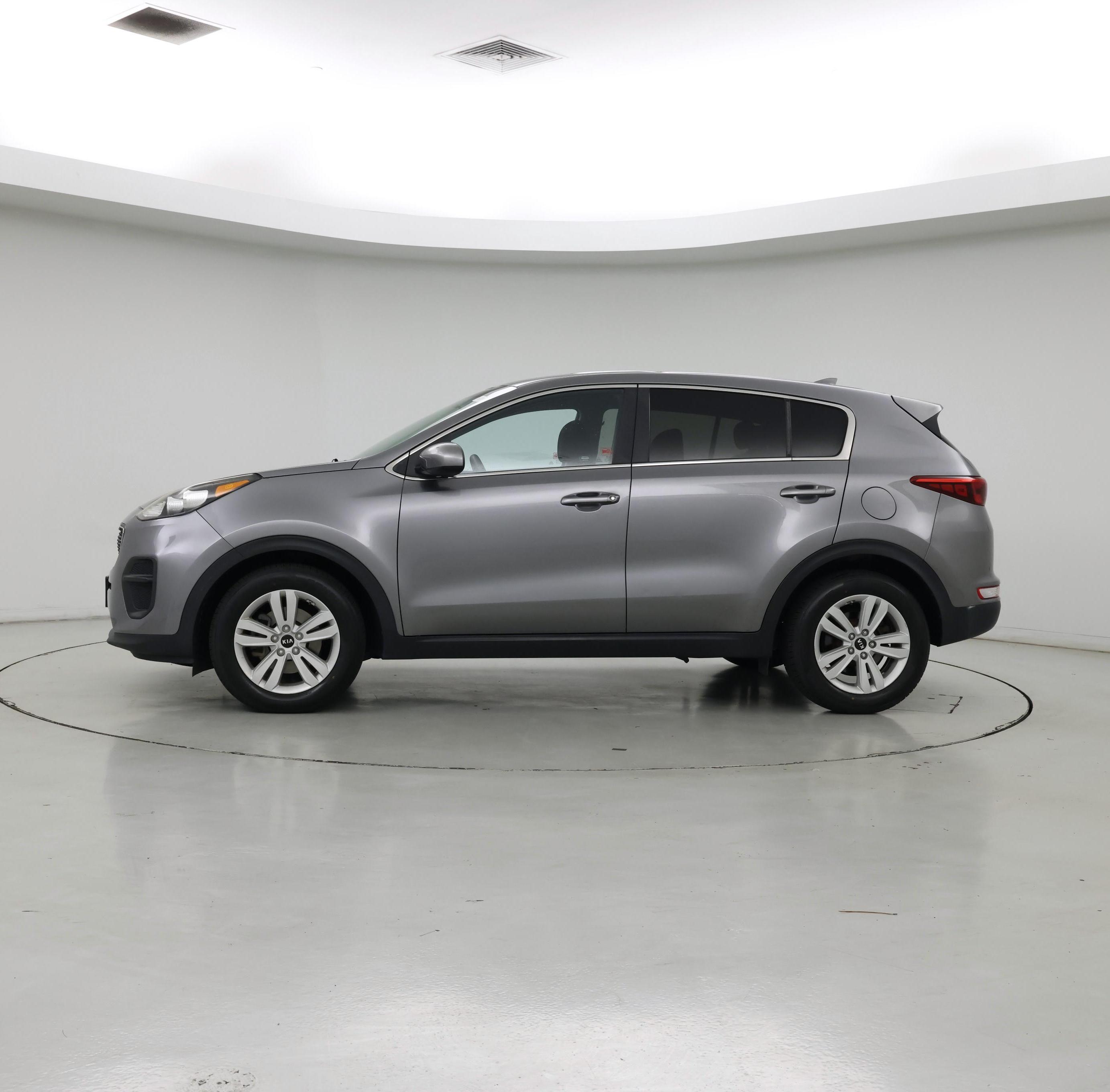 Thumbnail: 2017 Kia Sportage - 3